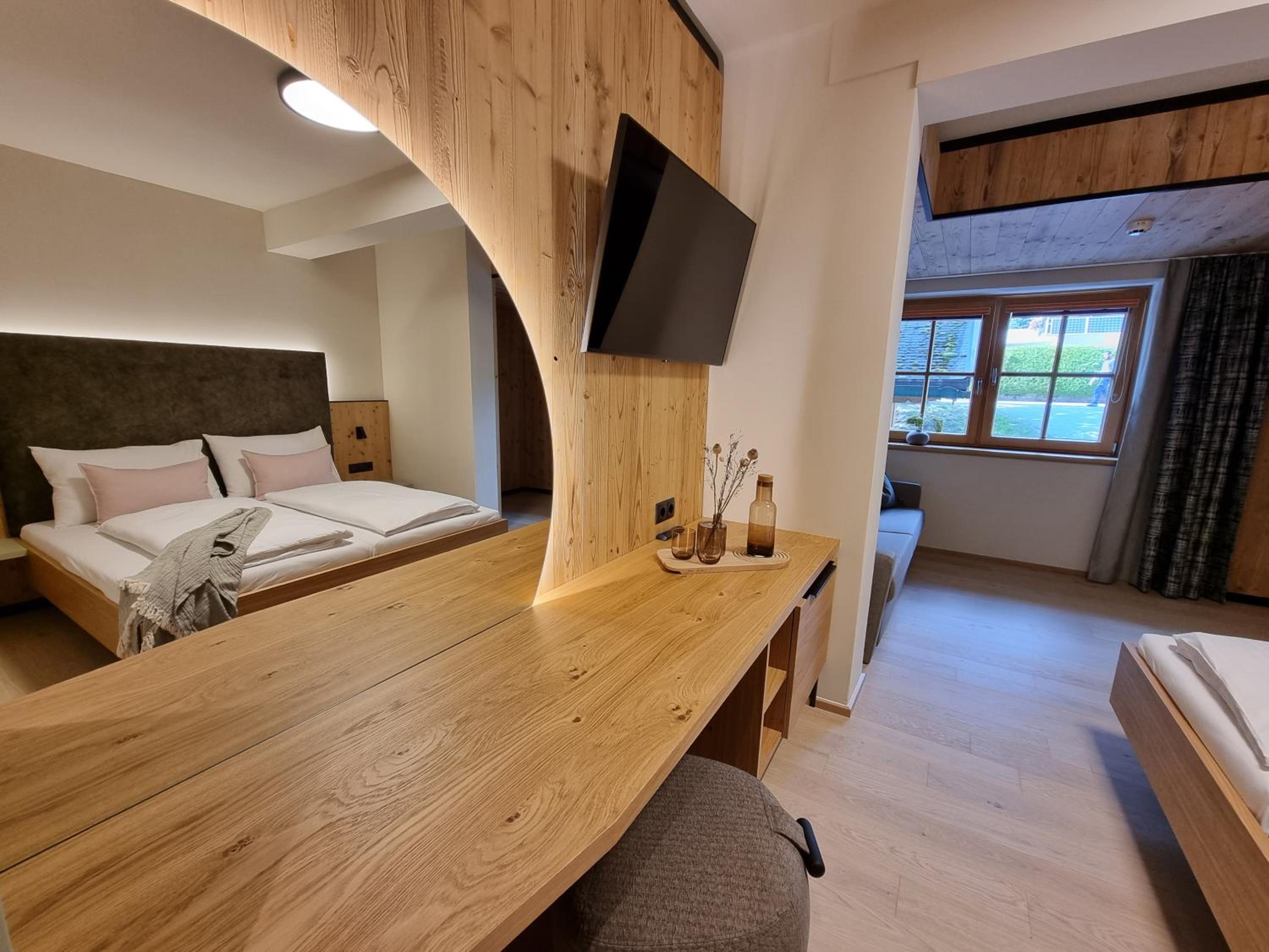 Family Room with Mountain View - Photo 3