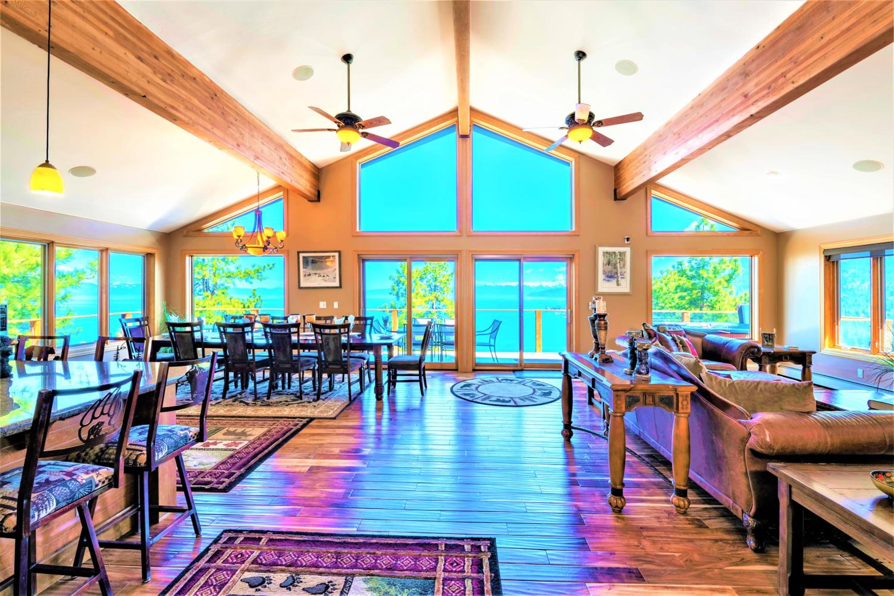 Six-Bedroom House photo 3