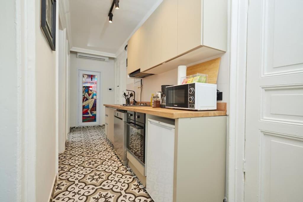 Three-Bedroom Apartment photo 2