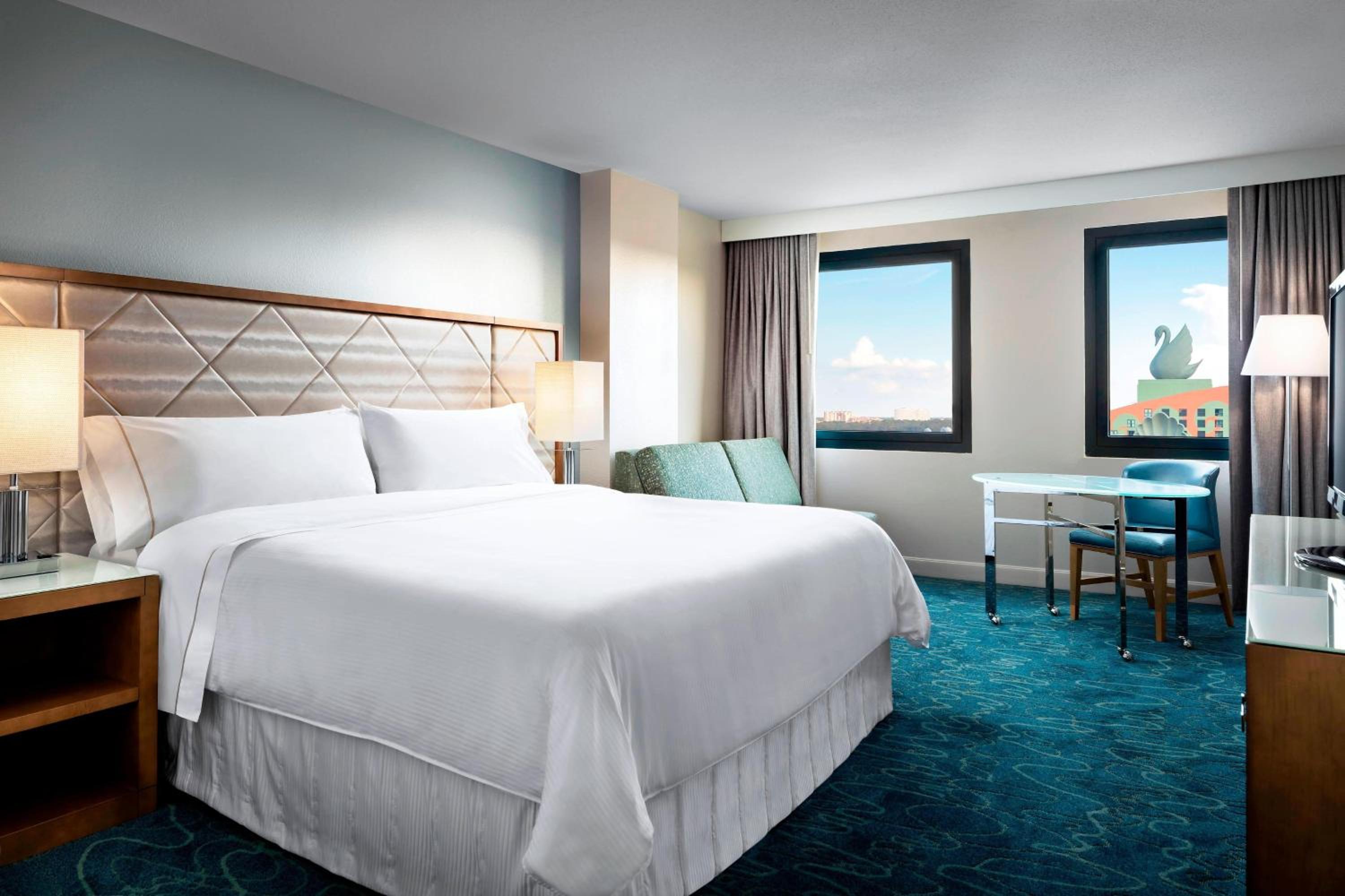 Guest room, 1 King, Resort view (Includes Early Entry To Disney Theme Parks)