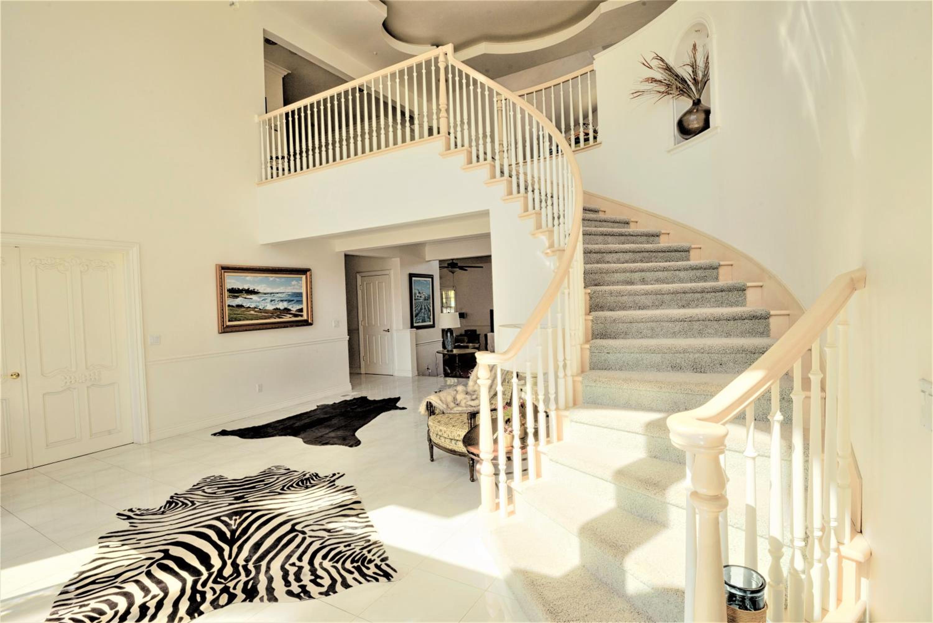 Seven-Bedroom House photo 1