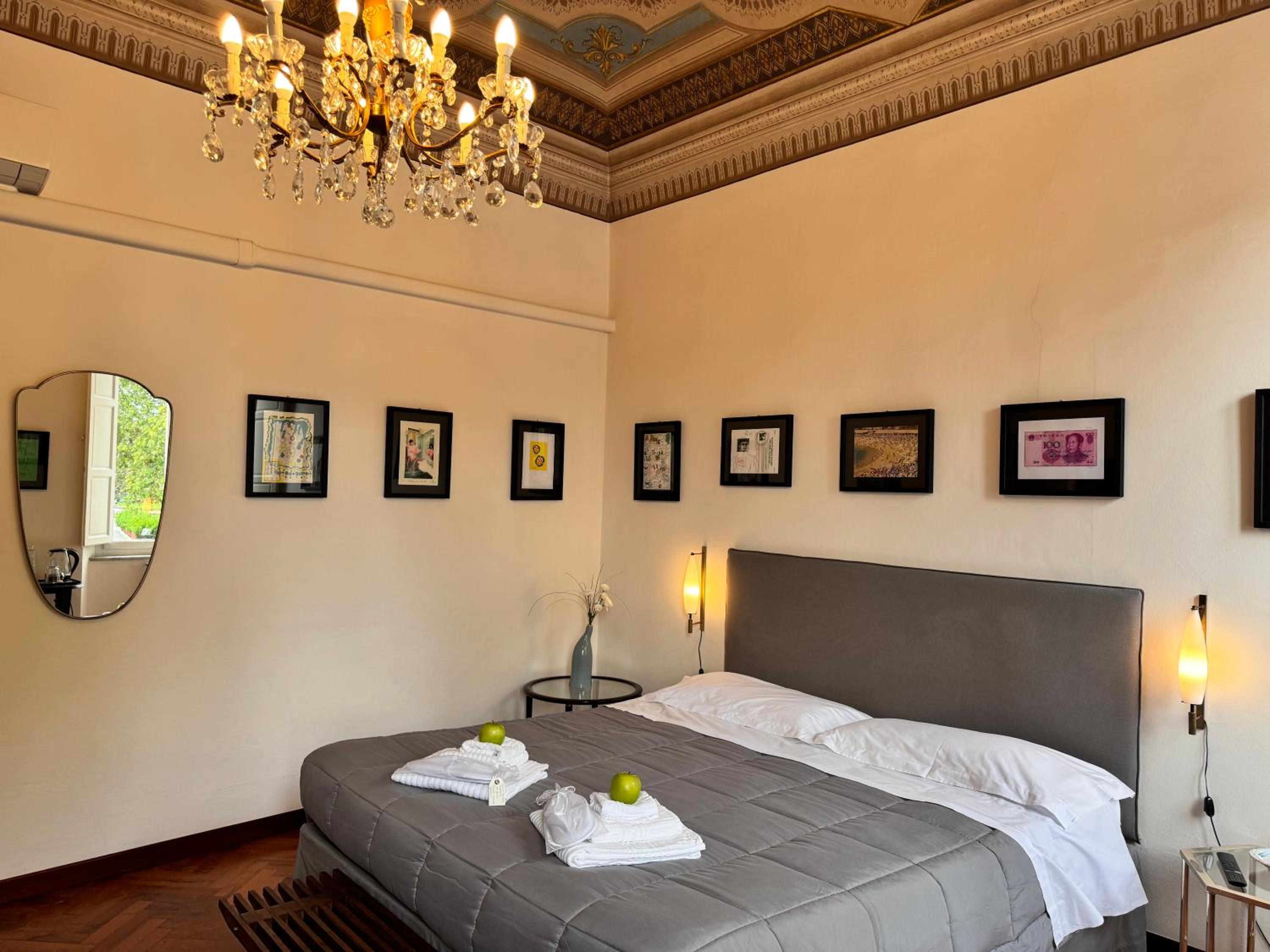 Standard King Room with Private Bathroom - Photo 14