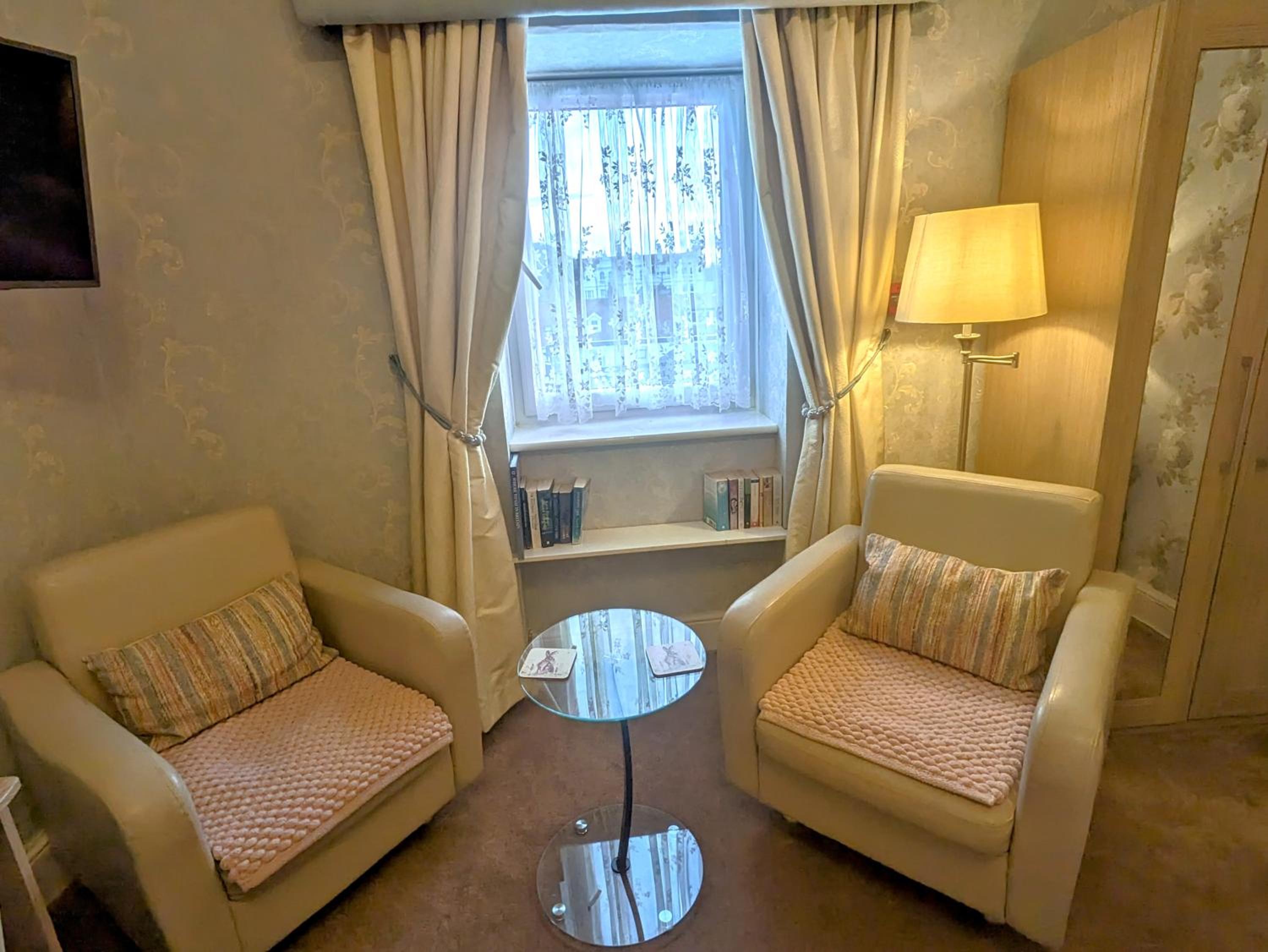 Deluxe Double Room with Shower photo 2