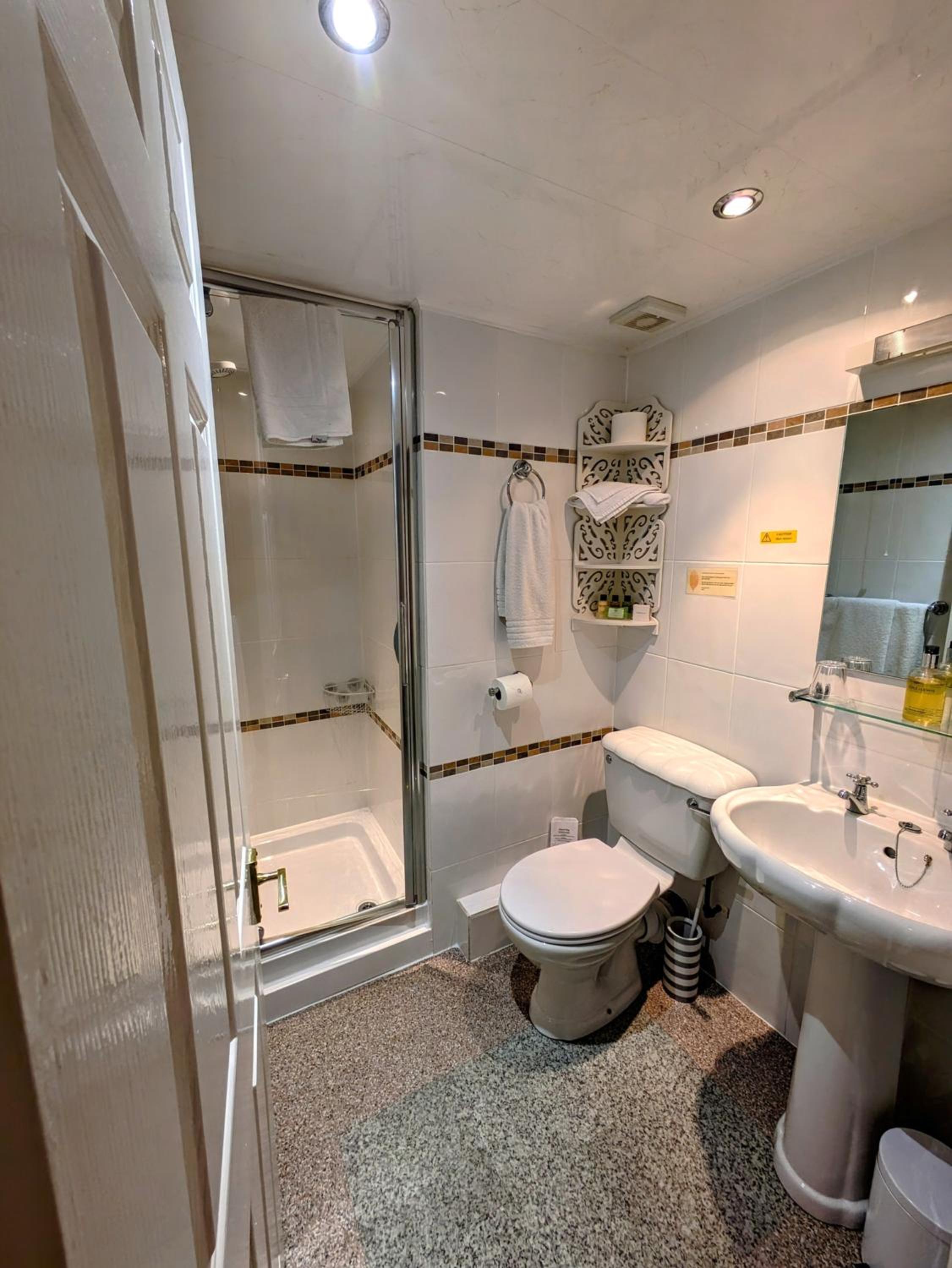 Deluxe Double Room with Shower photo 3