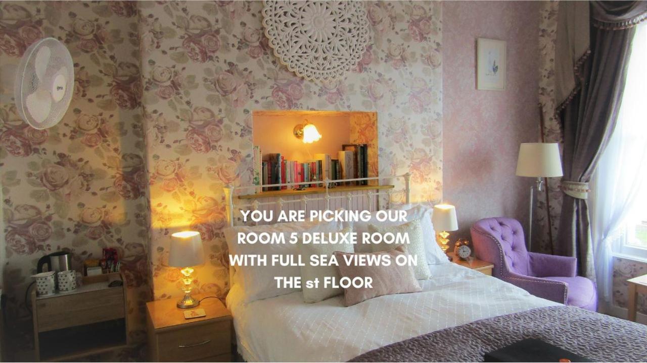 Deluxe Double Room with Sea View photo 2