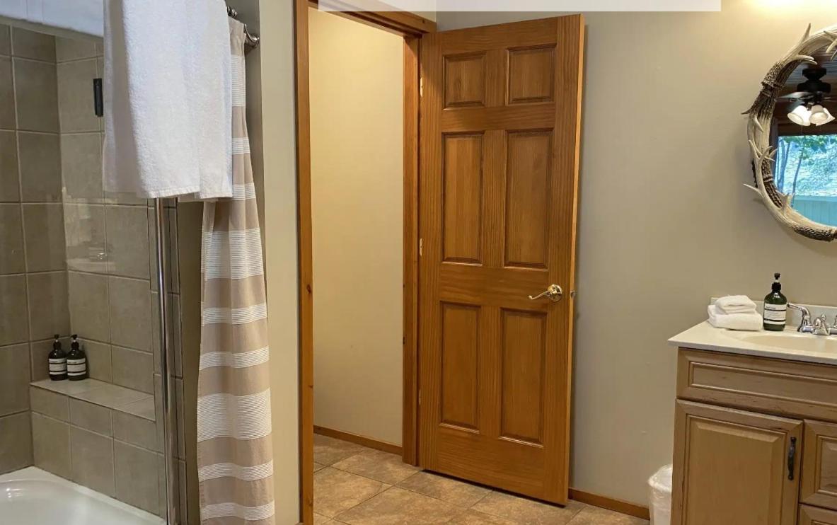 1 Bedroom Classic Cabin photo 2