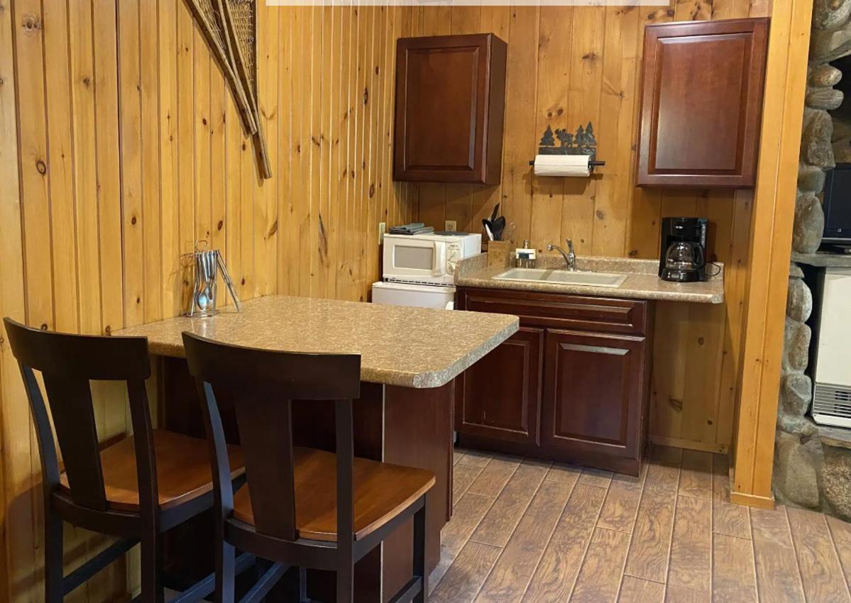 1 Bedroom Classic Cabin photo 3