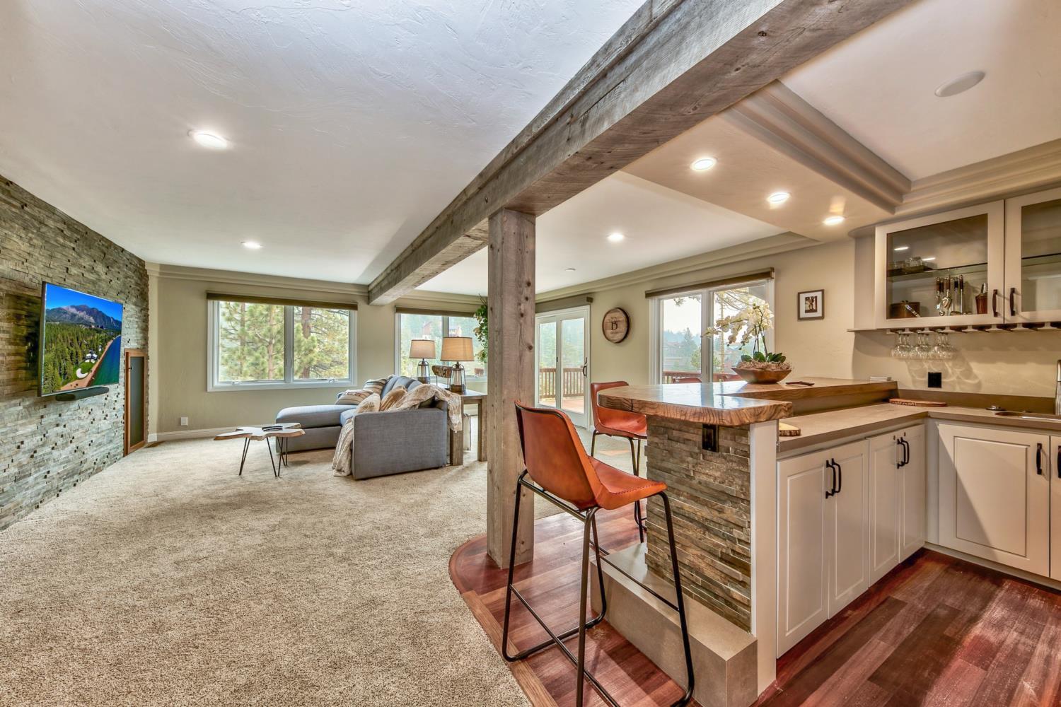 Four-Bedroom House photo 3