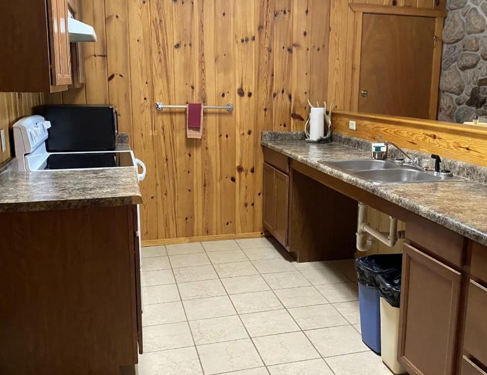 2 Bedroom Classic Cabin photo 3
