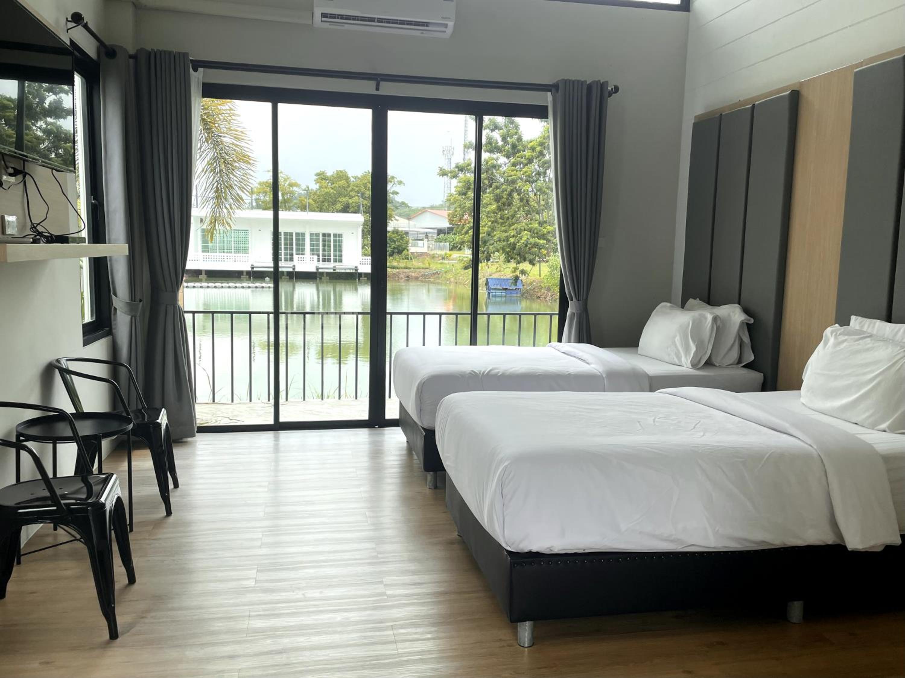 Deluxe Twin Room - Photo 1