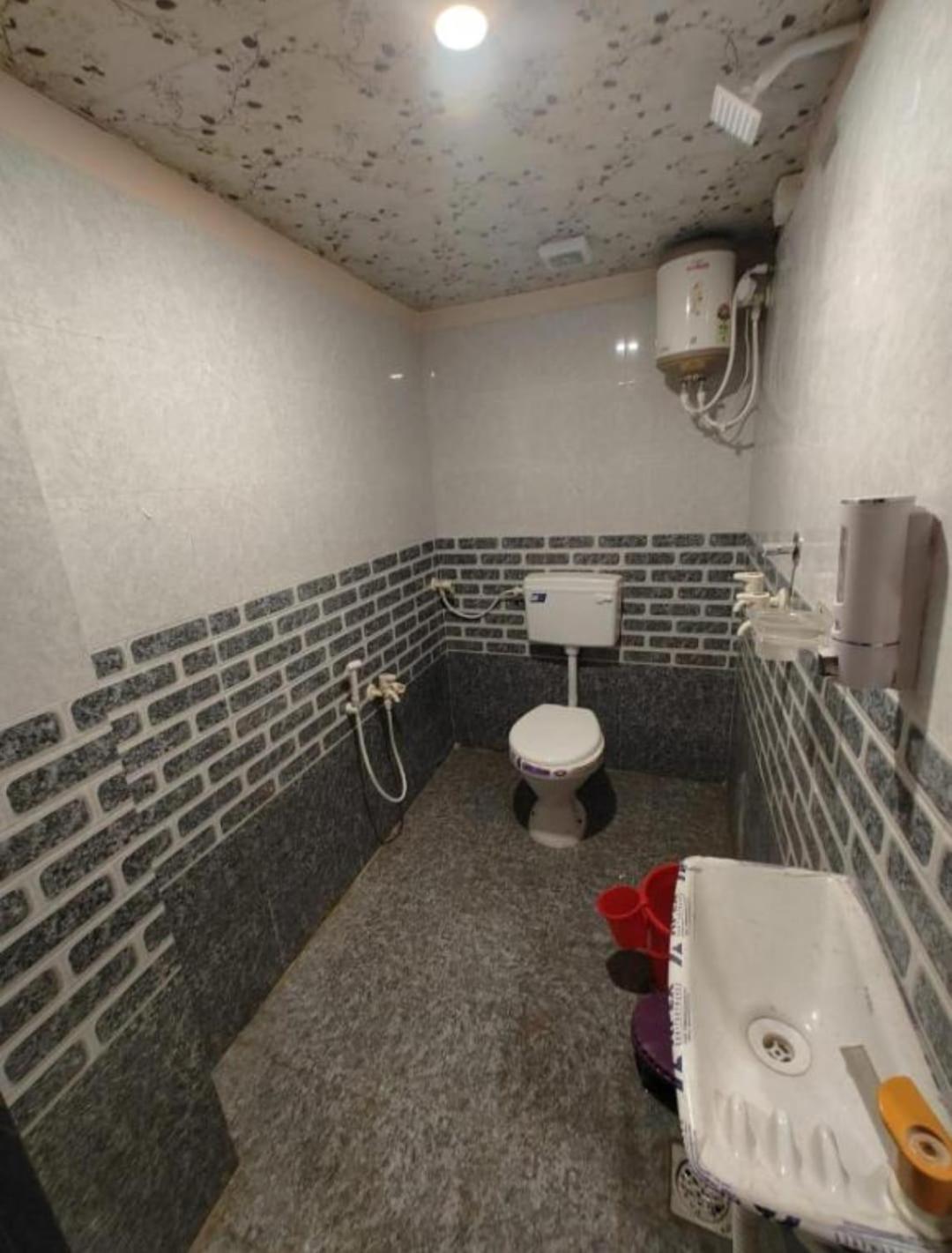 Double Room with Private Bathroom photo 2