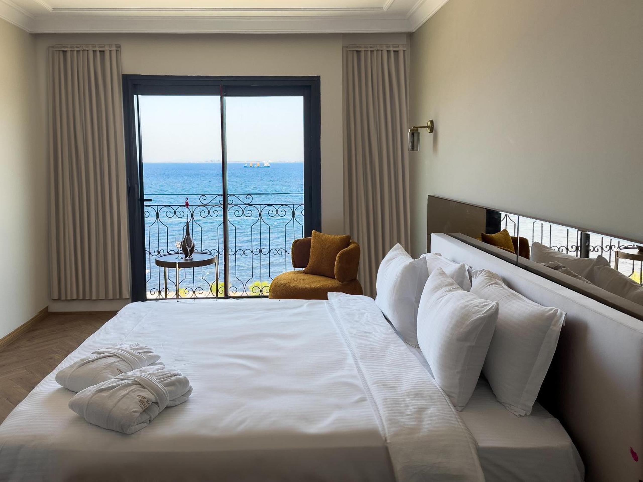 Suite with Sea View - Photo 2