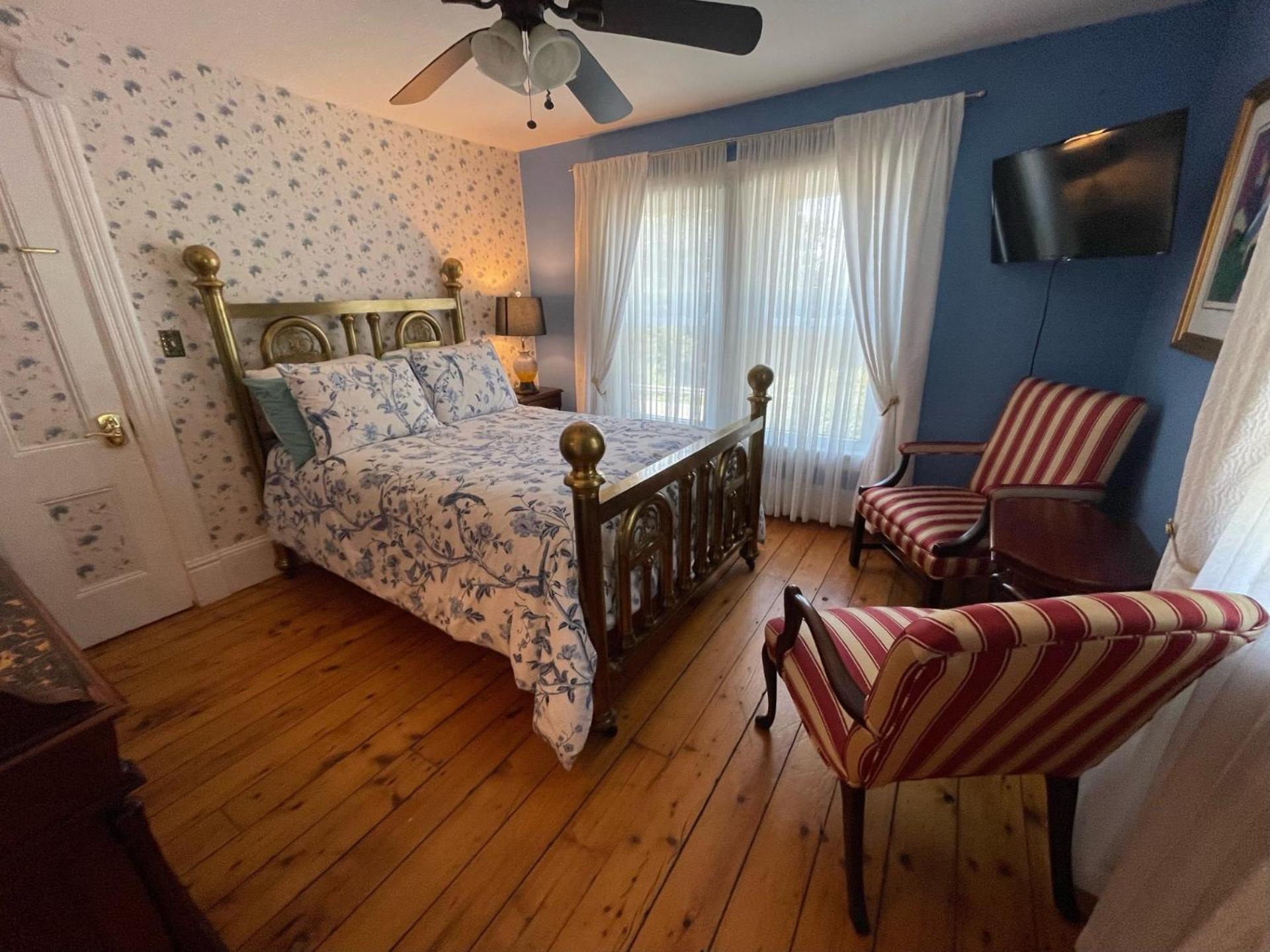 Double Room with Shared Bathroom