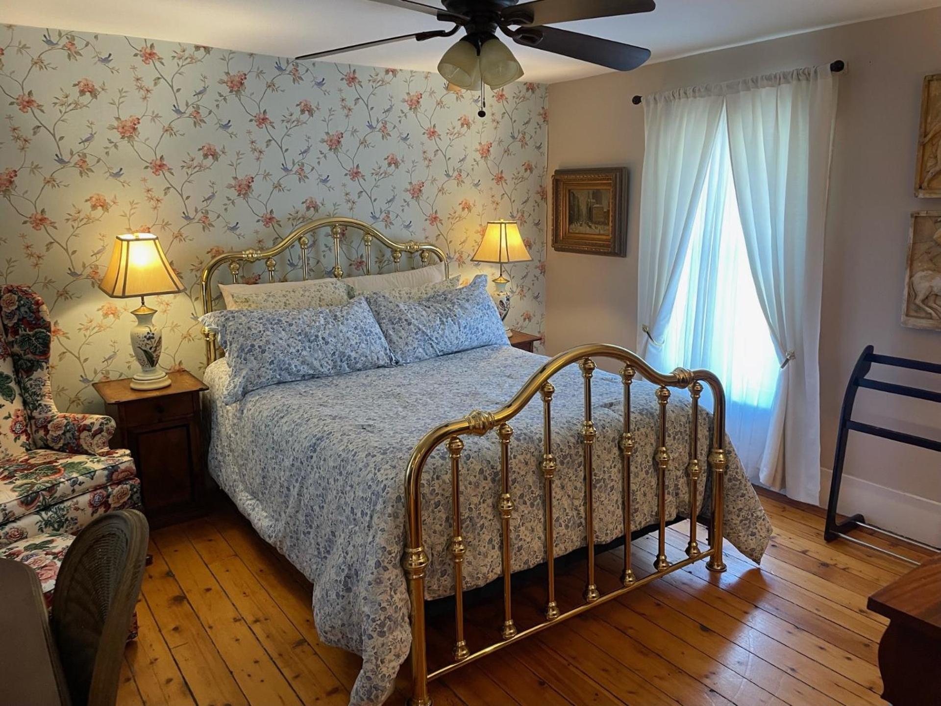 Double Room with Shared Bathroom