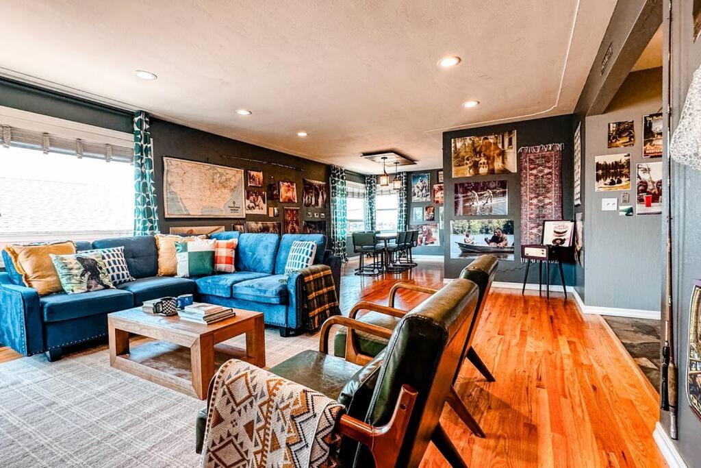 Five-Bedroom House photo 1