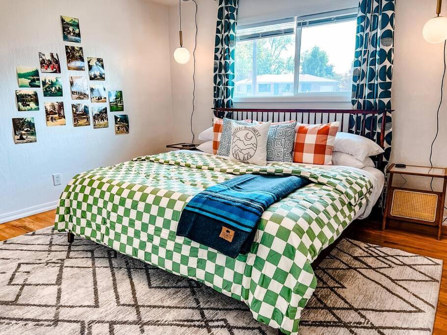 Five-Bedroom House photo 2