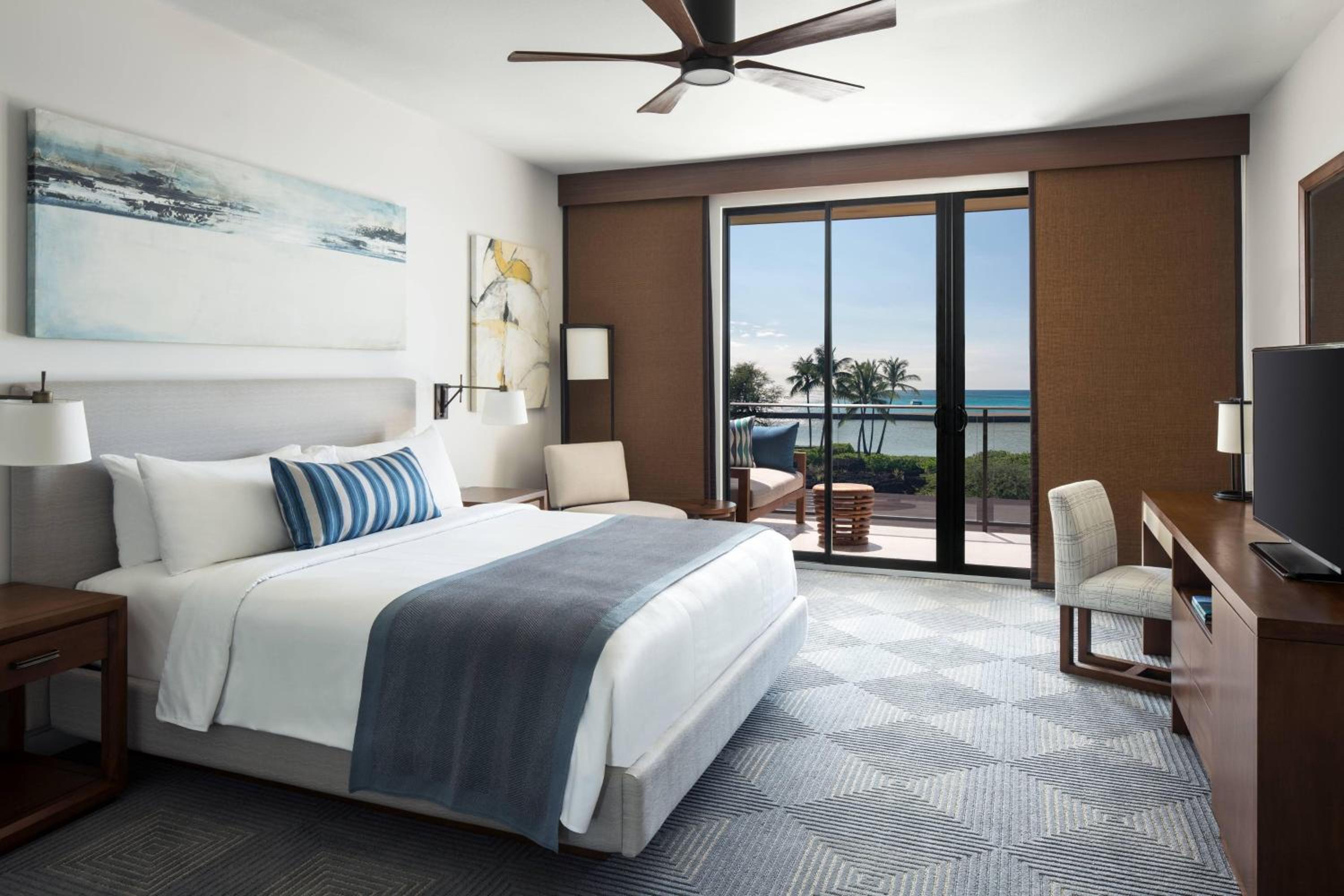 Na Hale Oceanfront Room, Larger Guest room, Na Hale Building, 1 King bed