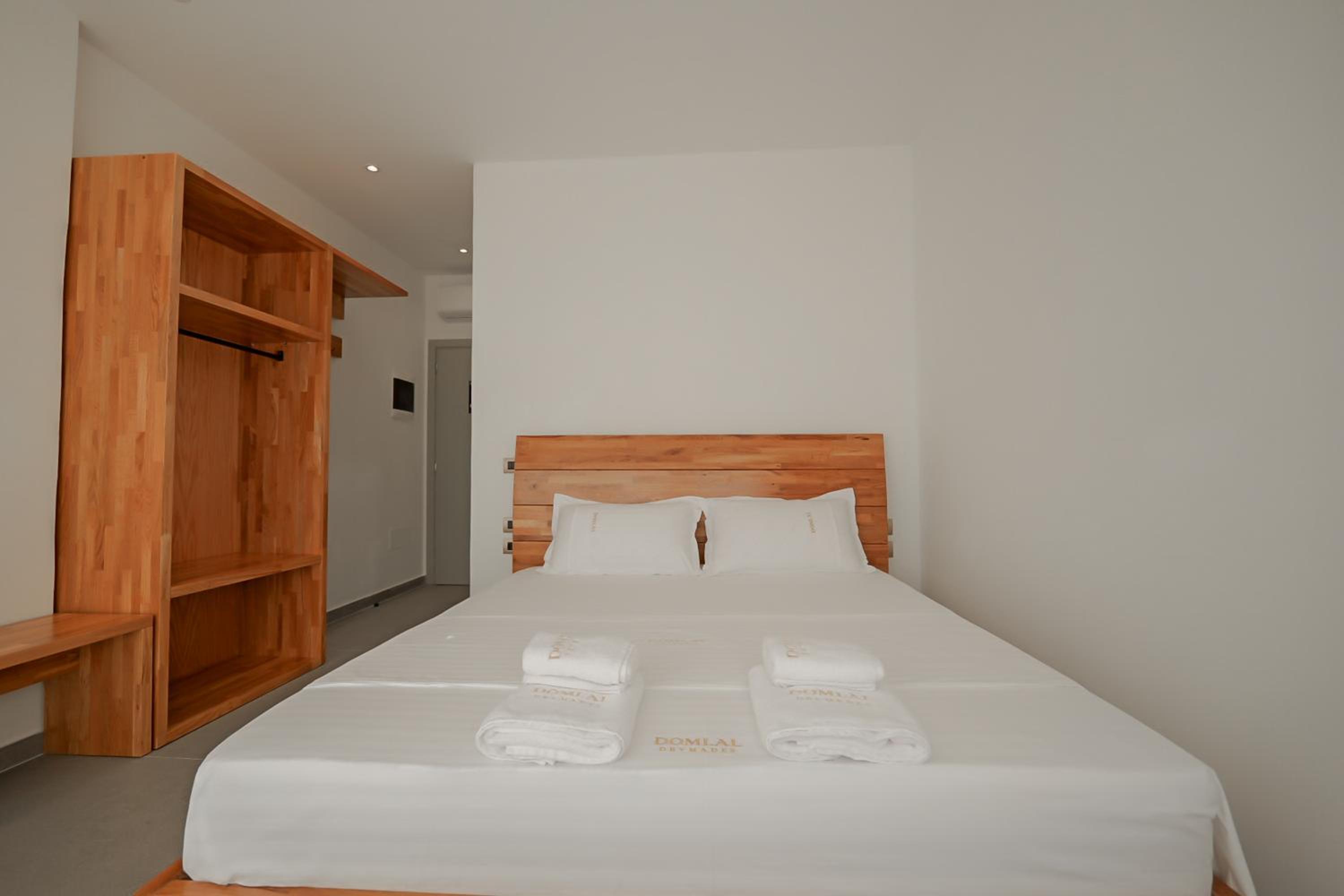 Deluxe Double Room with Balcony and Sea View photo 2