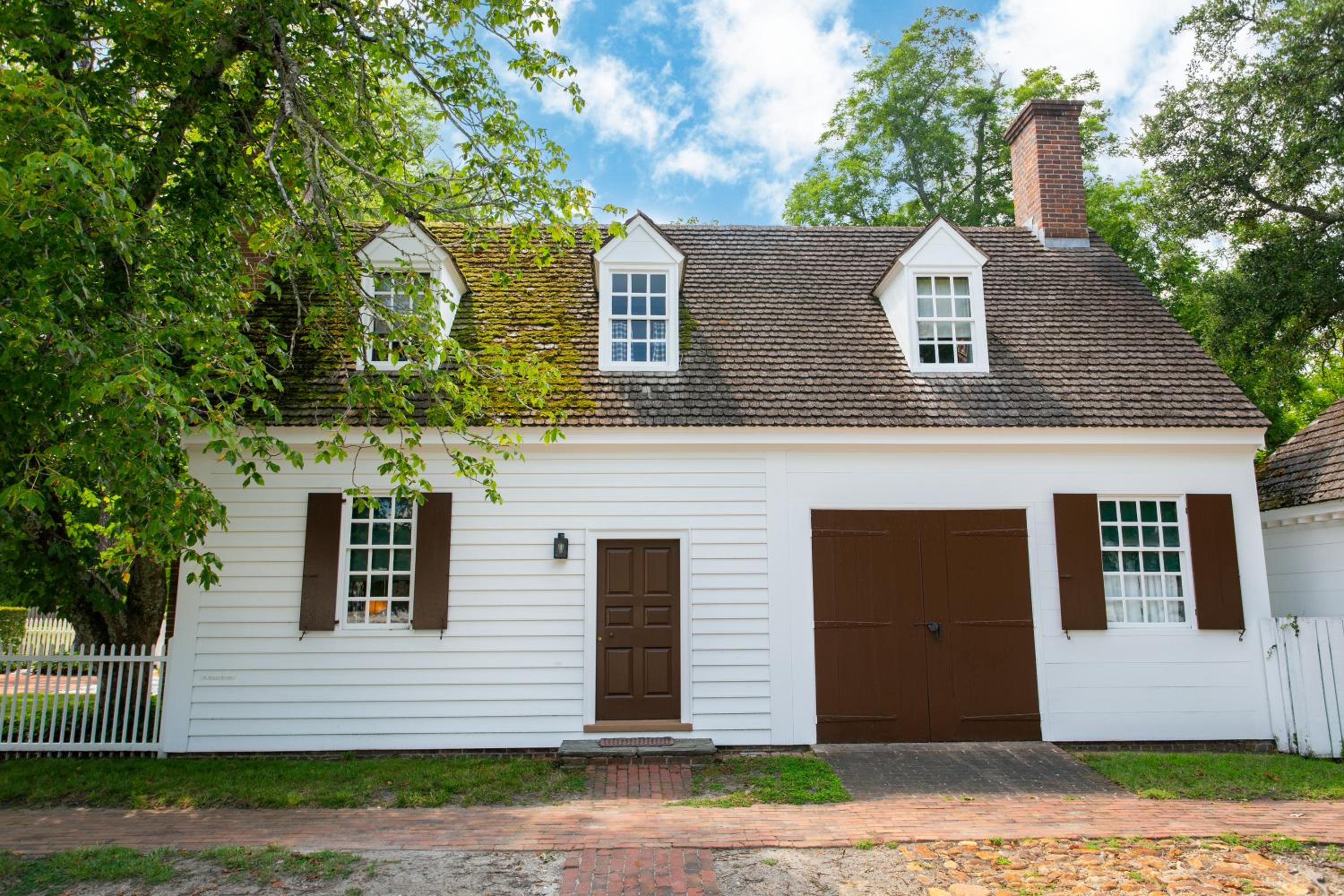 Two-Bedroom Deluxe Colonial House with Two Living Rooms  photo 1