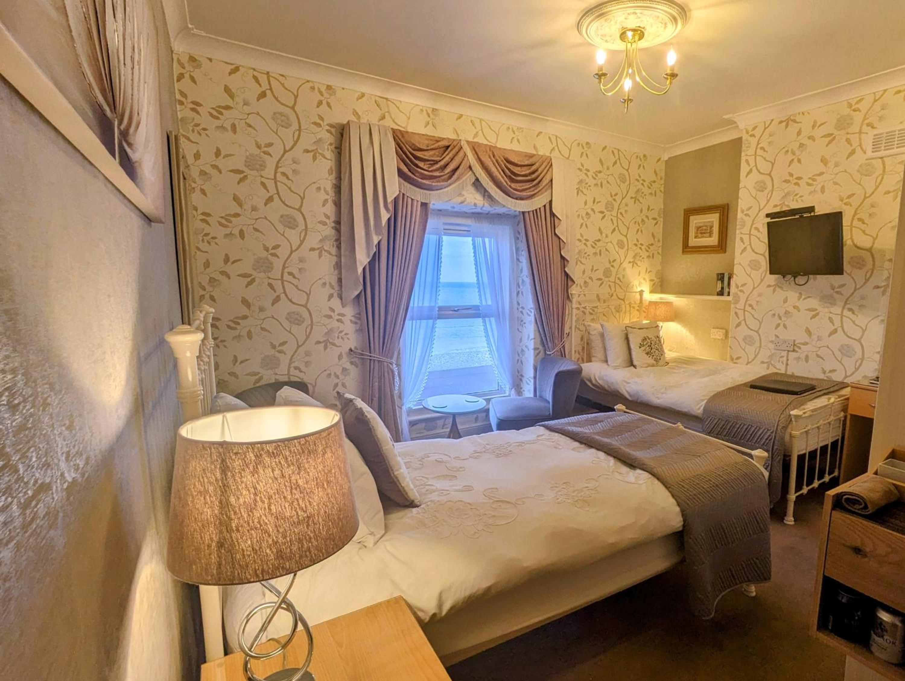 Deluxe Twin Room with Sea View photo 1
