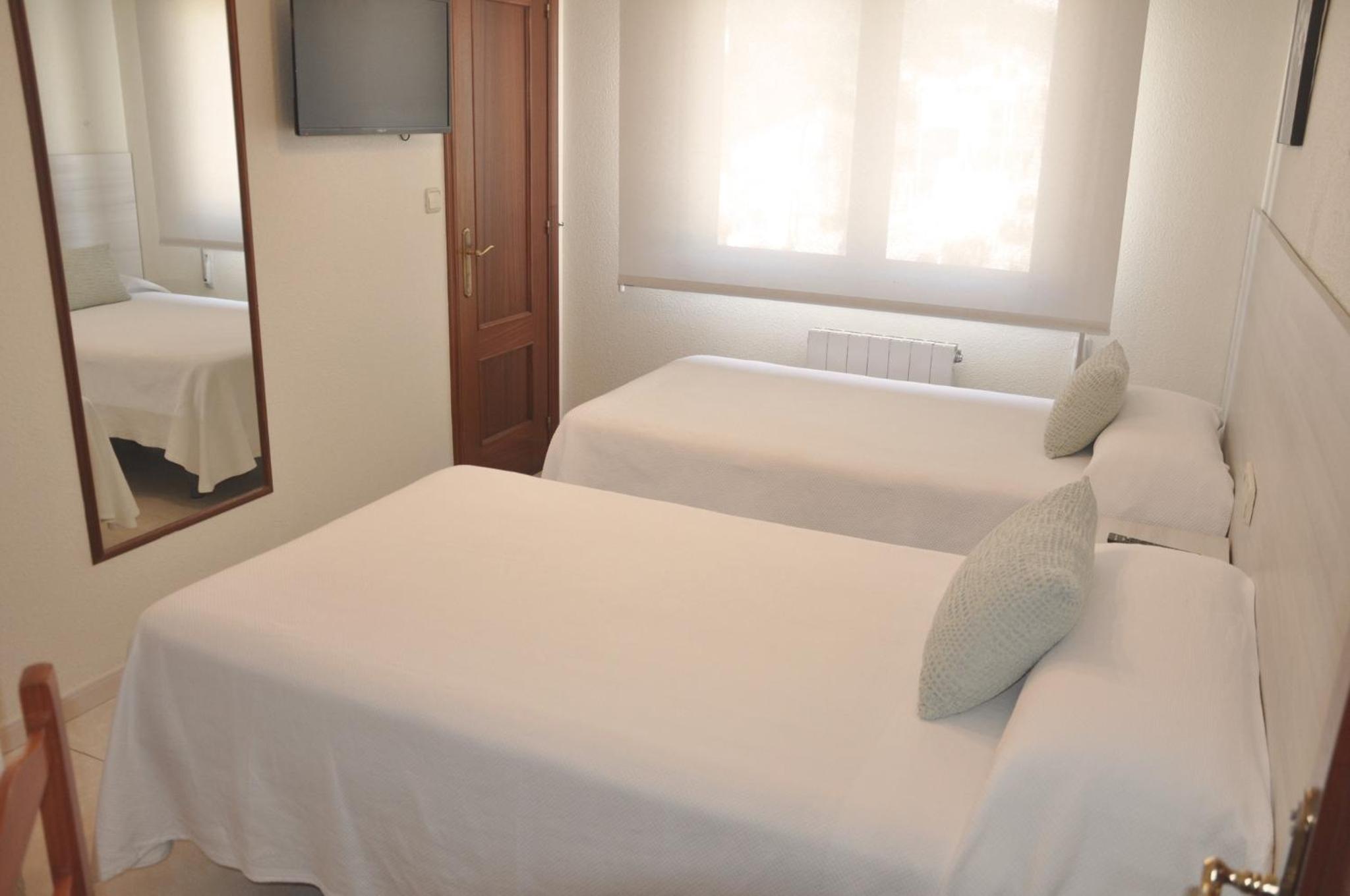 Twin Room - Photo 4
