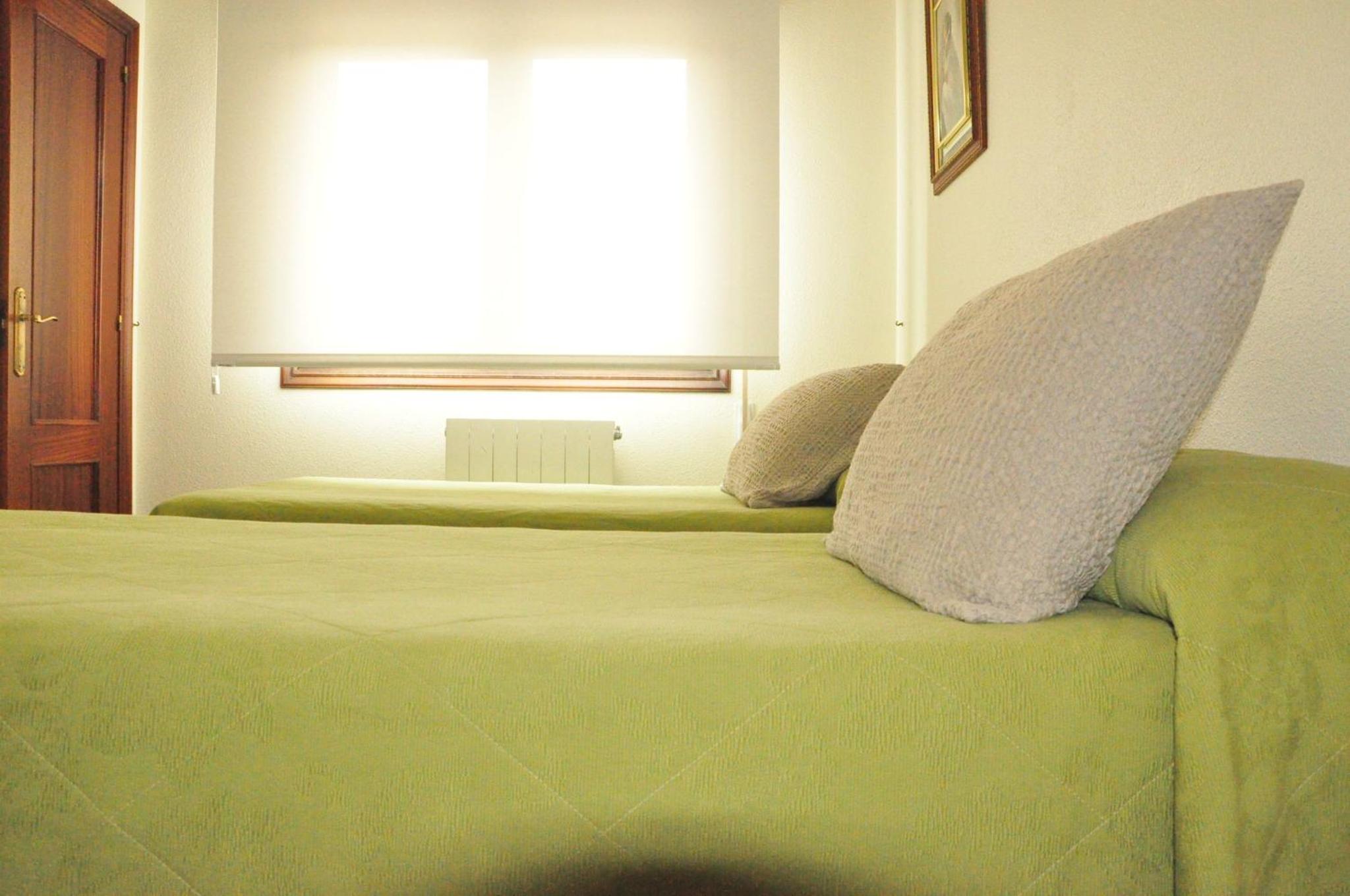 Twin Room - Photo 2