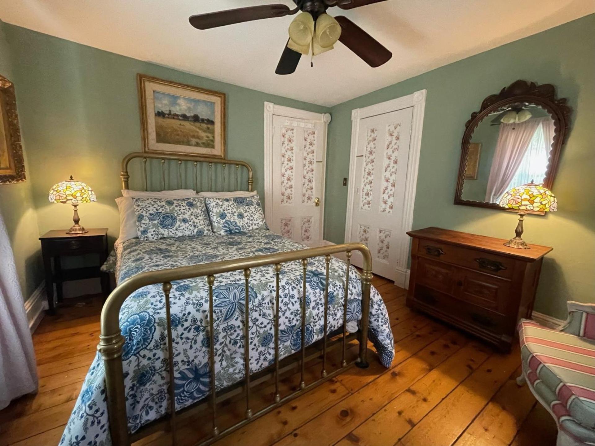 Double Room with Shared Bathroom