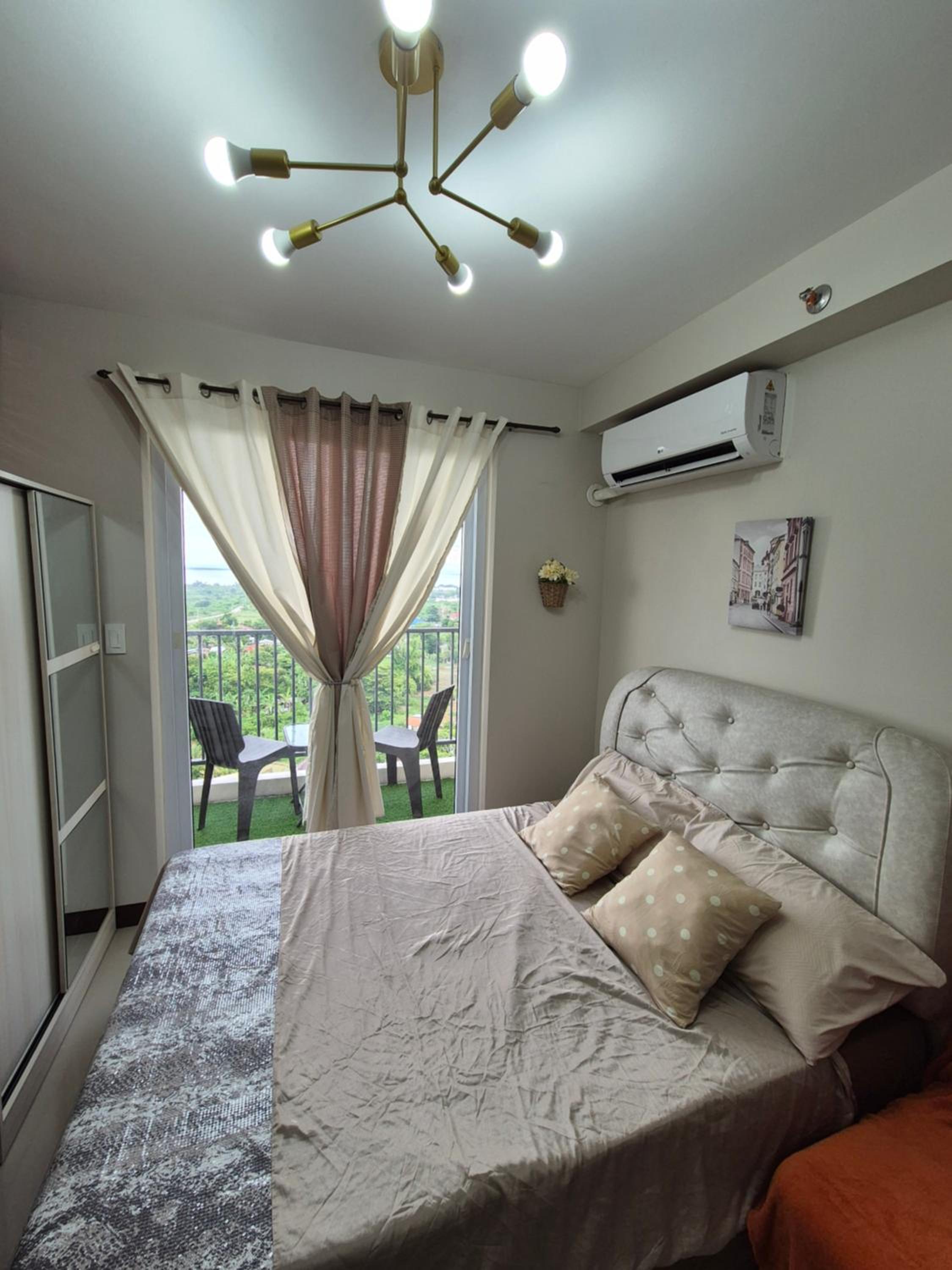 Studio Apartment with Balcony photo 1