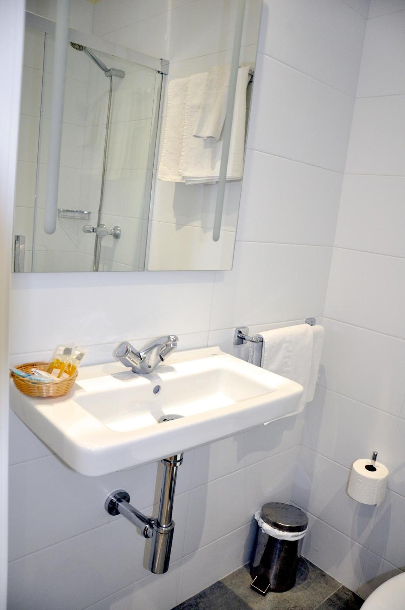 Triple Room - Photo 5