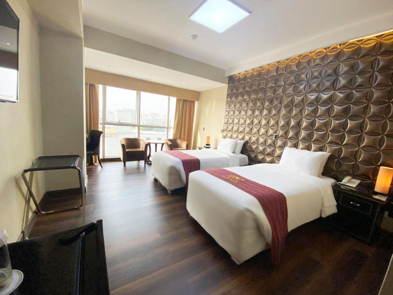 Twin Junior Suite photo 2