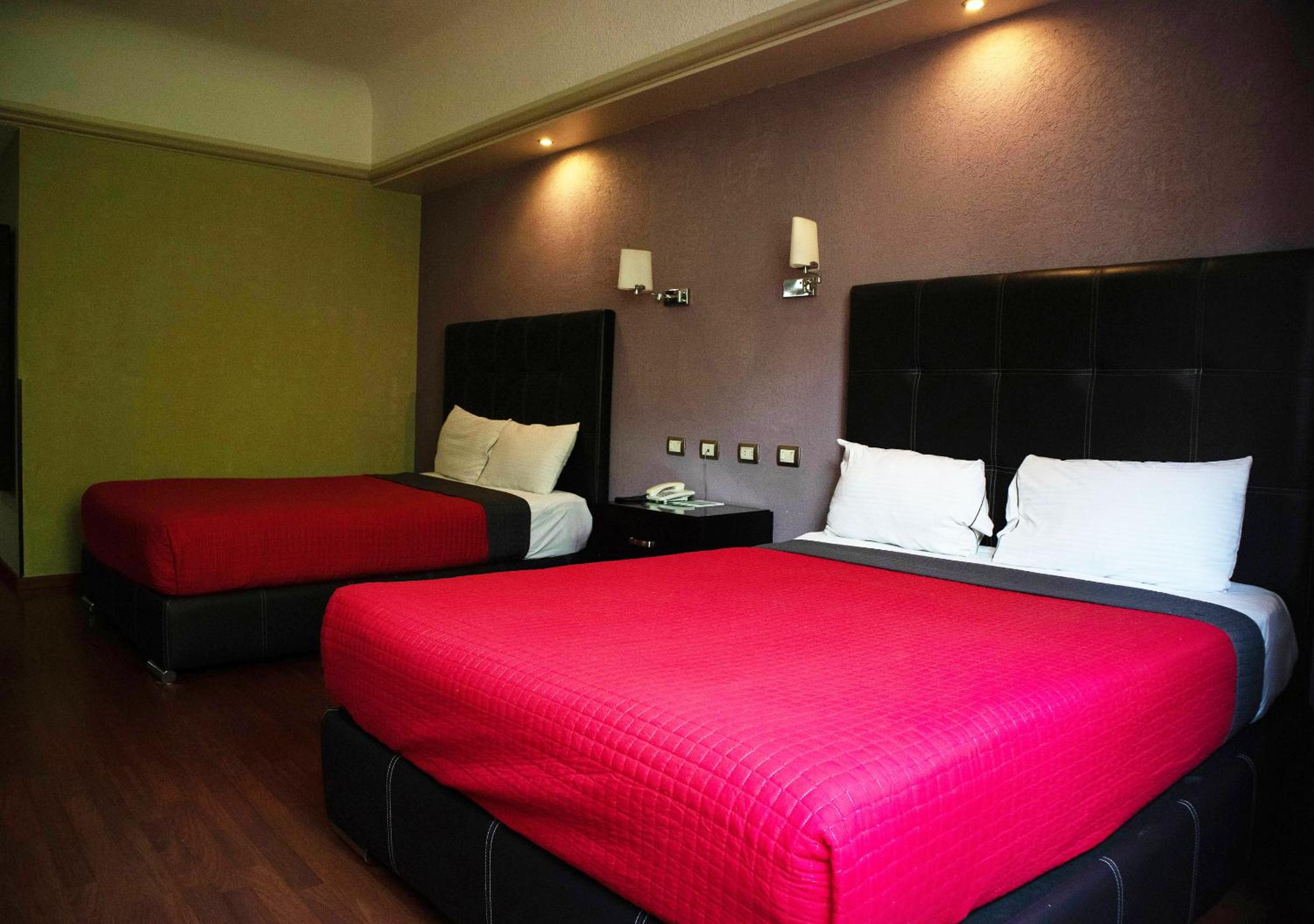 Deluxe Queen Room with Two Queen Beds - Photo 4