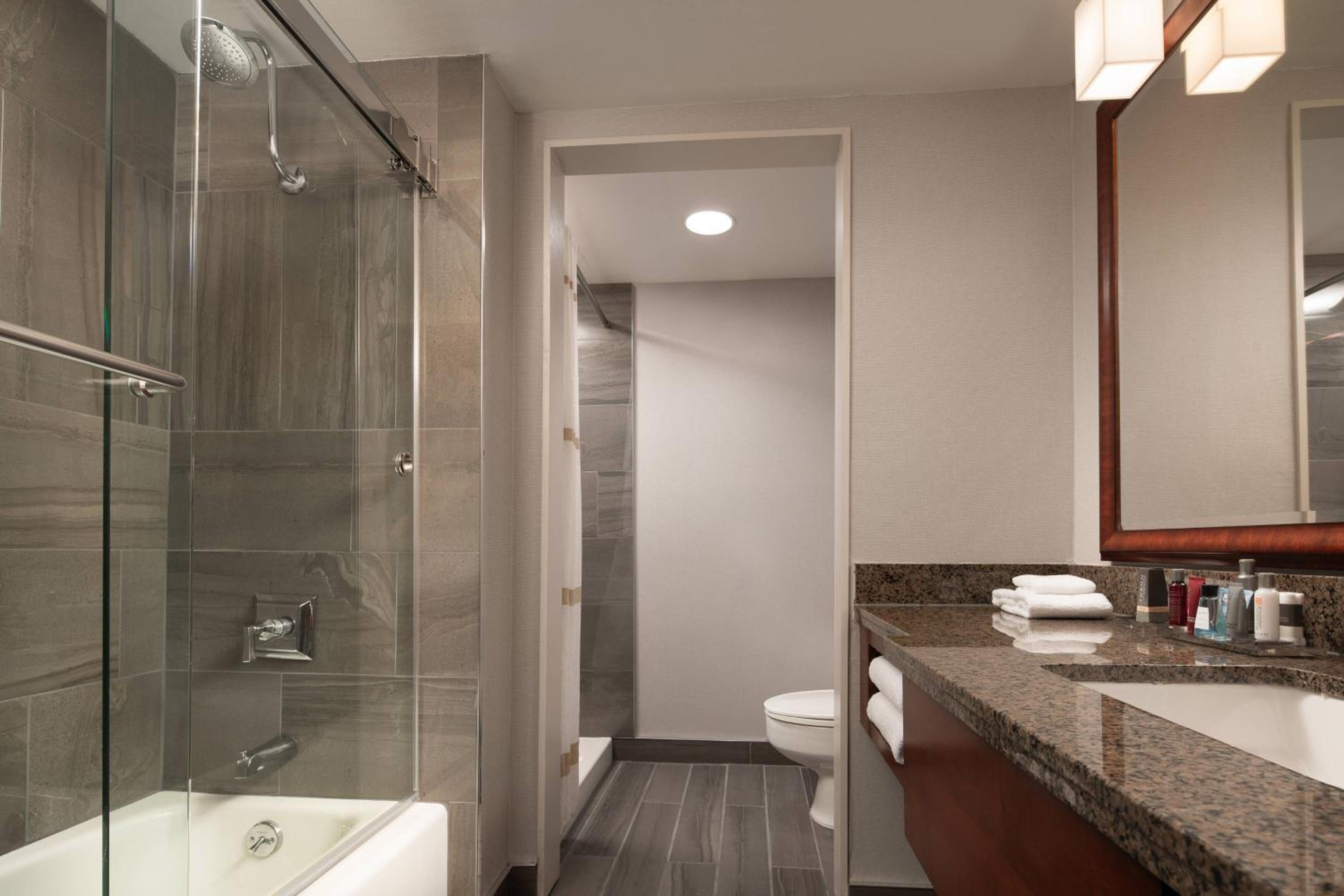 One-Bedroom Executive King Suite with Sofa Bed - Photo 2