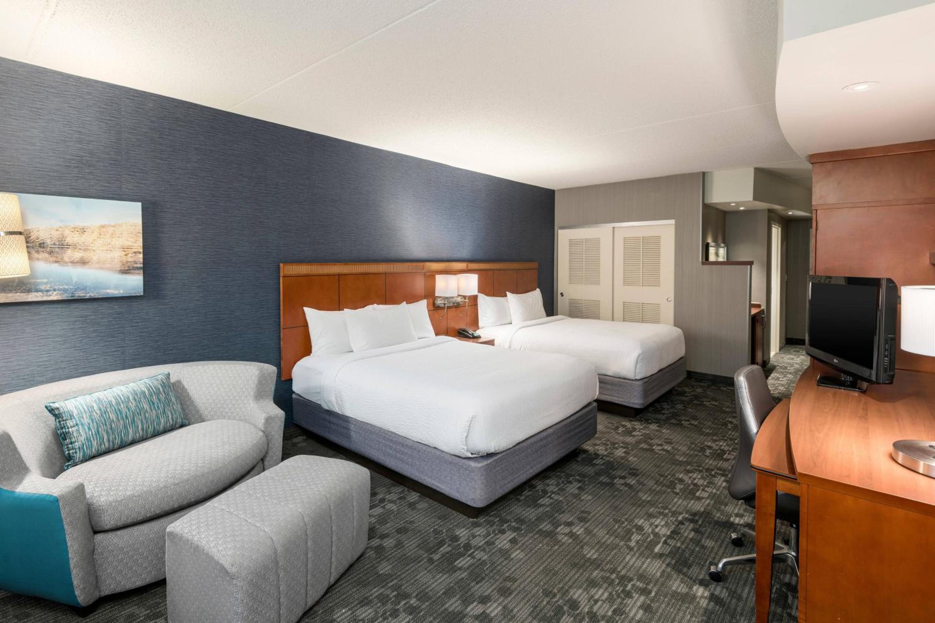Queen Room with Two Queen Beds - Photo 1