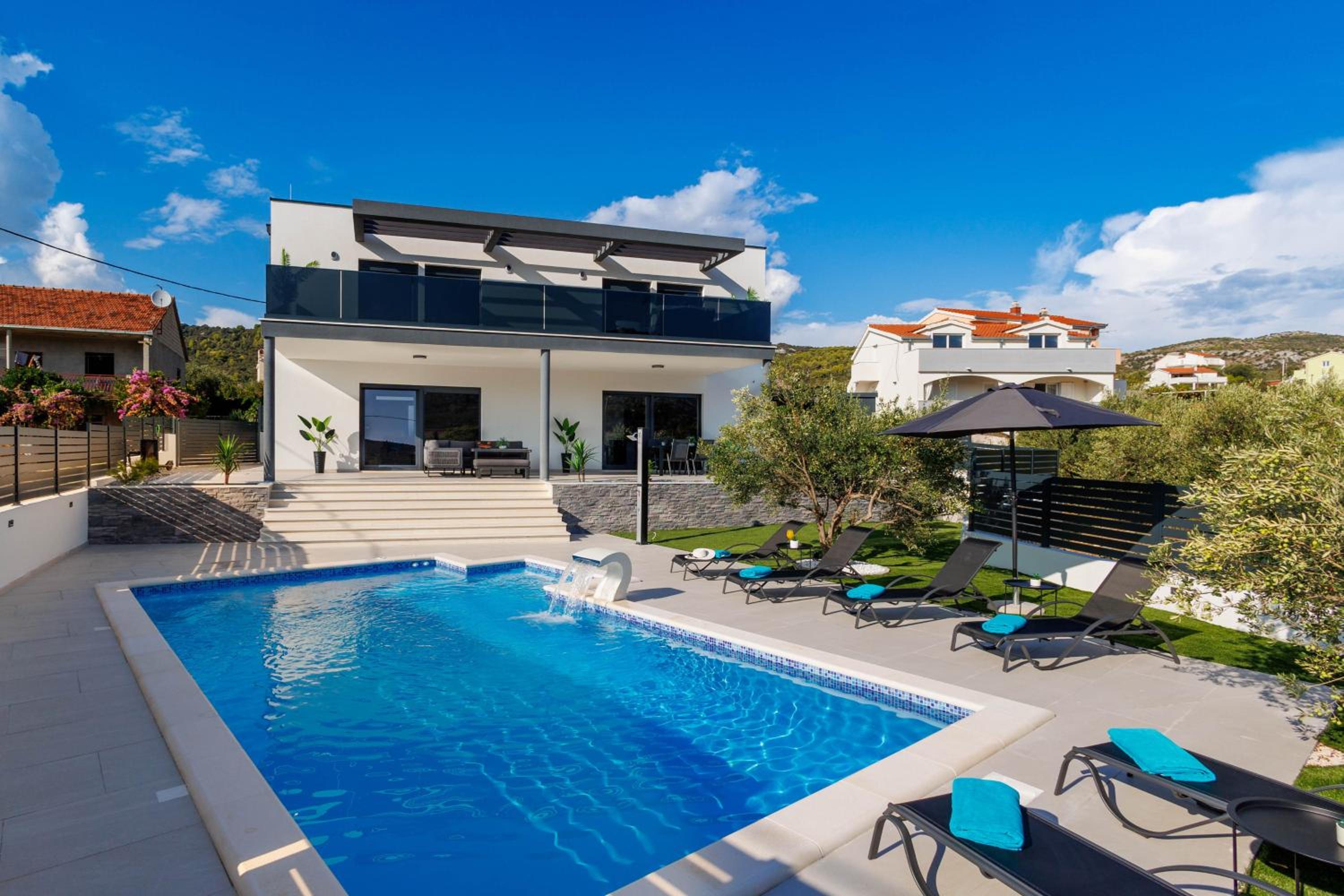 Villa photo 2