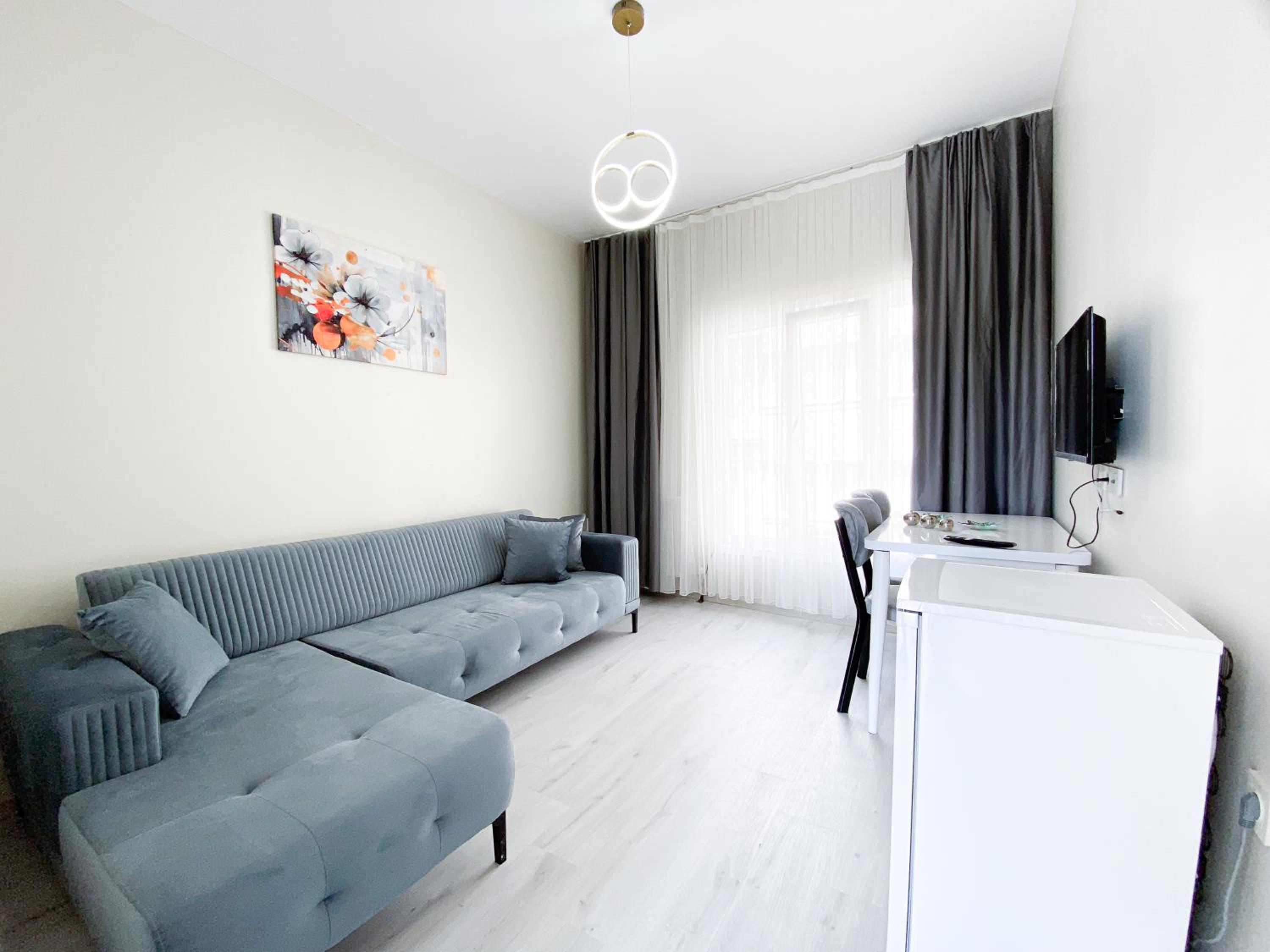 Apartment with Balcony photo 2