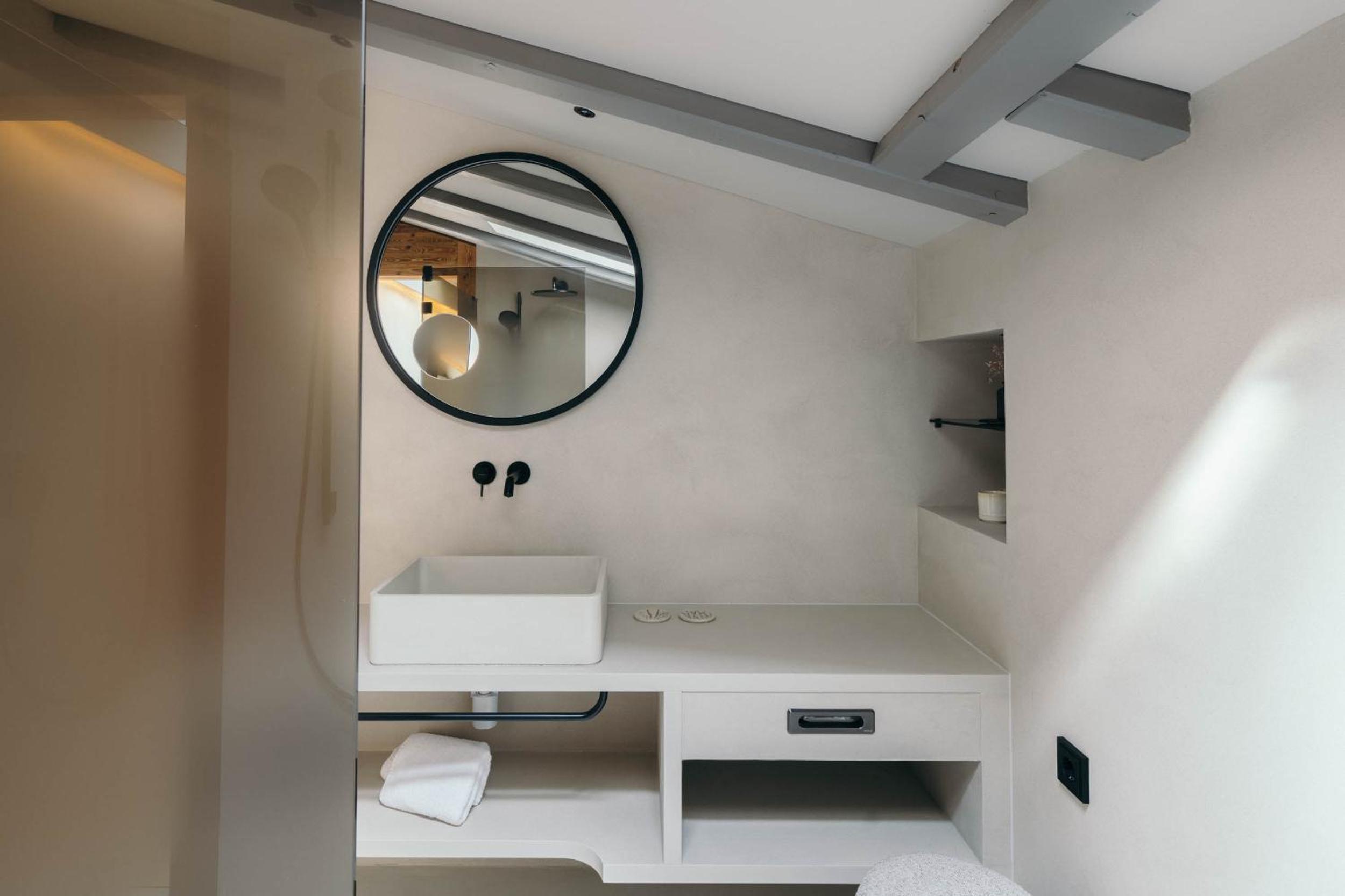 Family Suite with Balcony - Photo 4