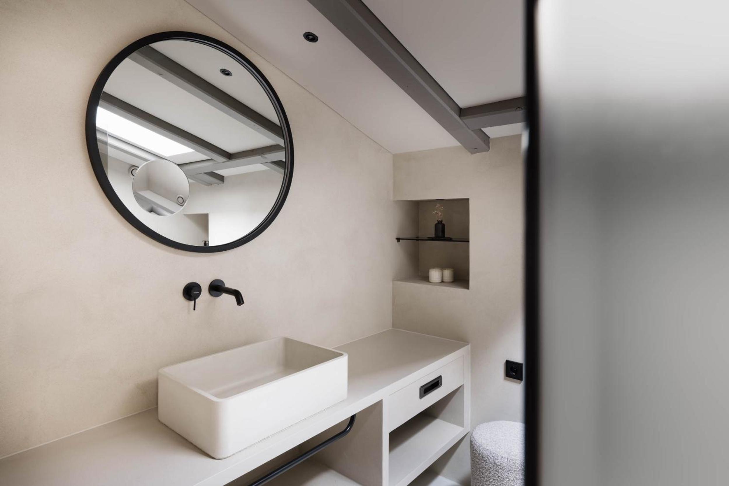 Family Suite with Balcony - Photo 7