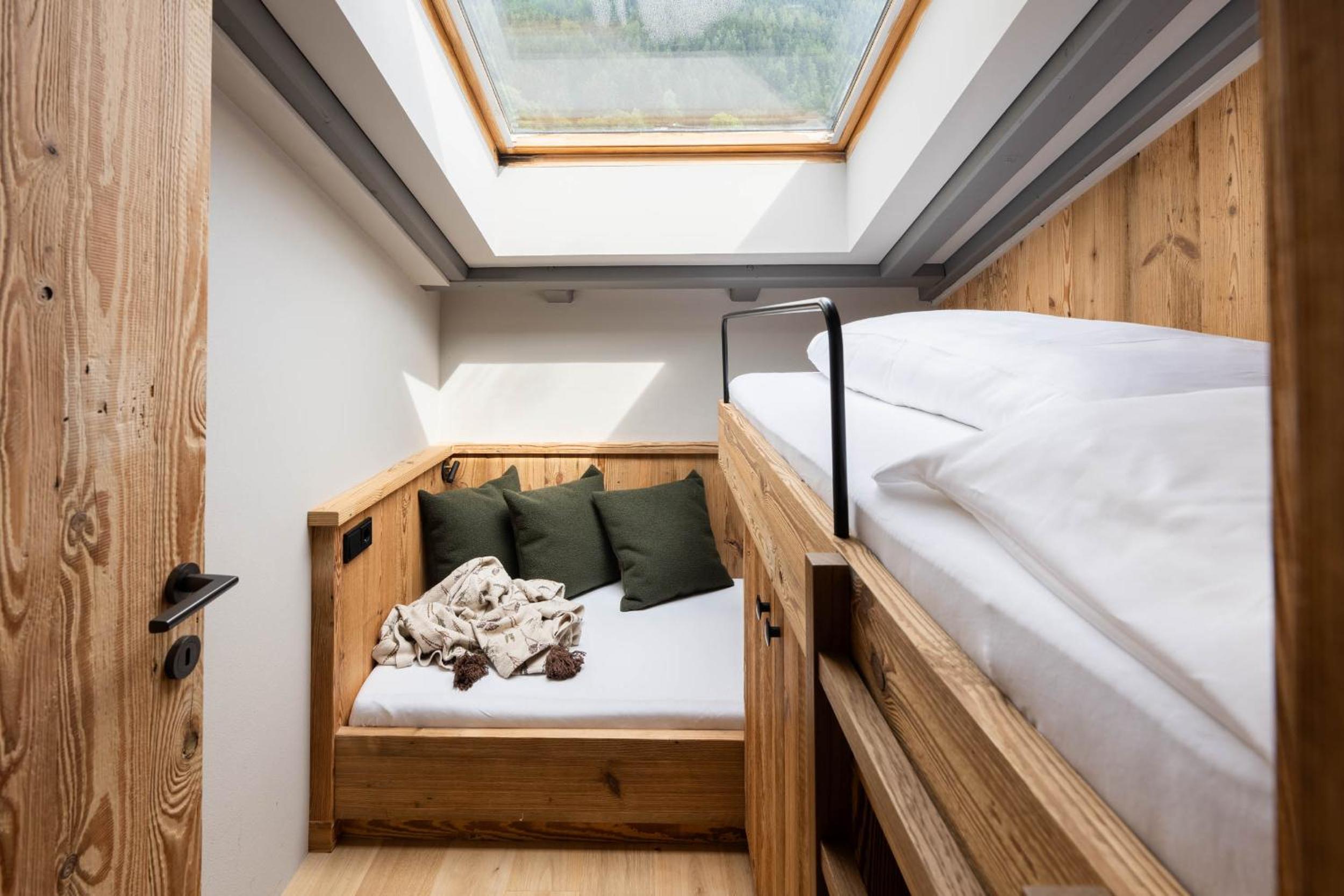 Family Suite with Balcony - Photo 5
