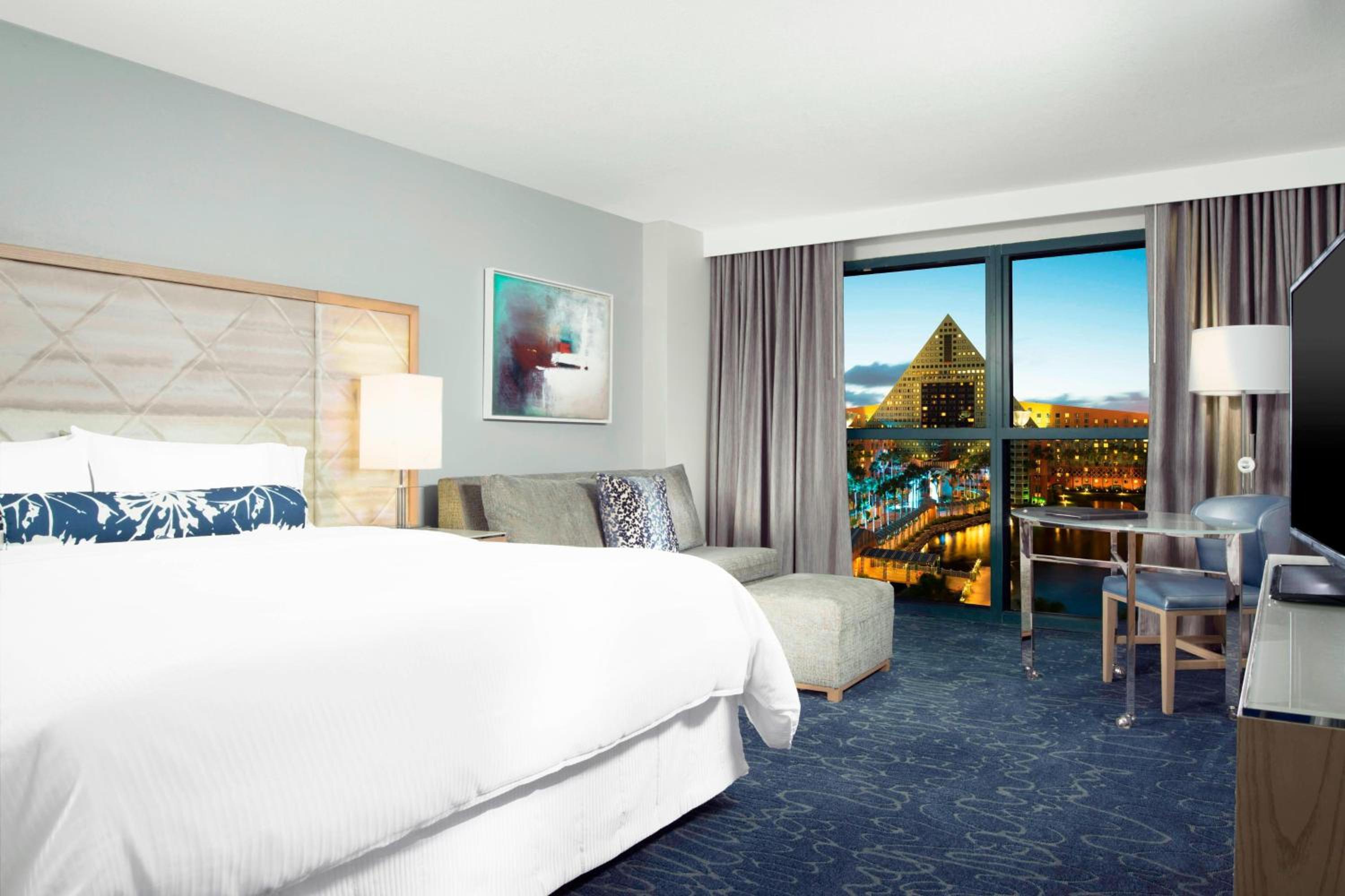 Deluxe Resort King, Guest room, 1 King, Sofa bed (Includes Early Entry To Disney Theme Parks) thumbnail 5