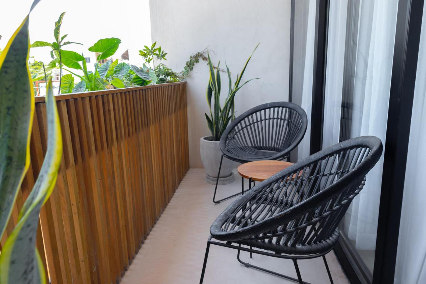 King Suite with Balcony - Photo 37