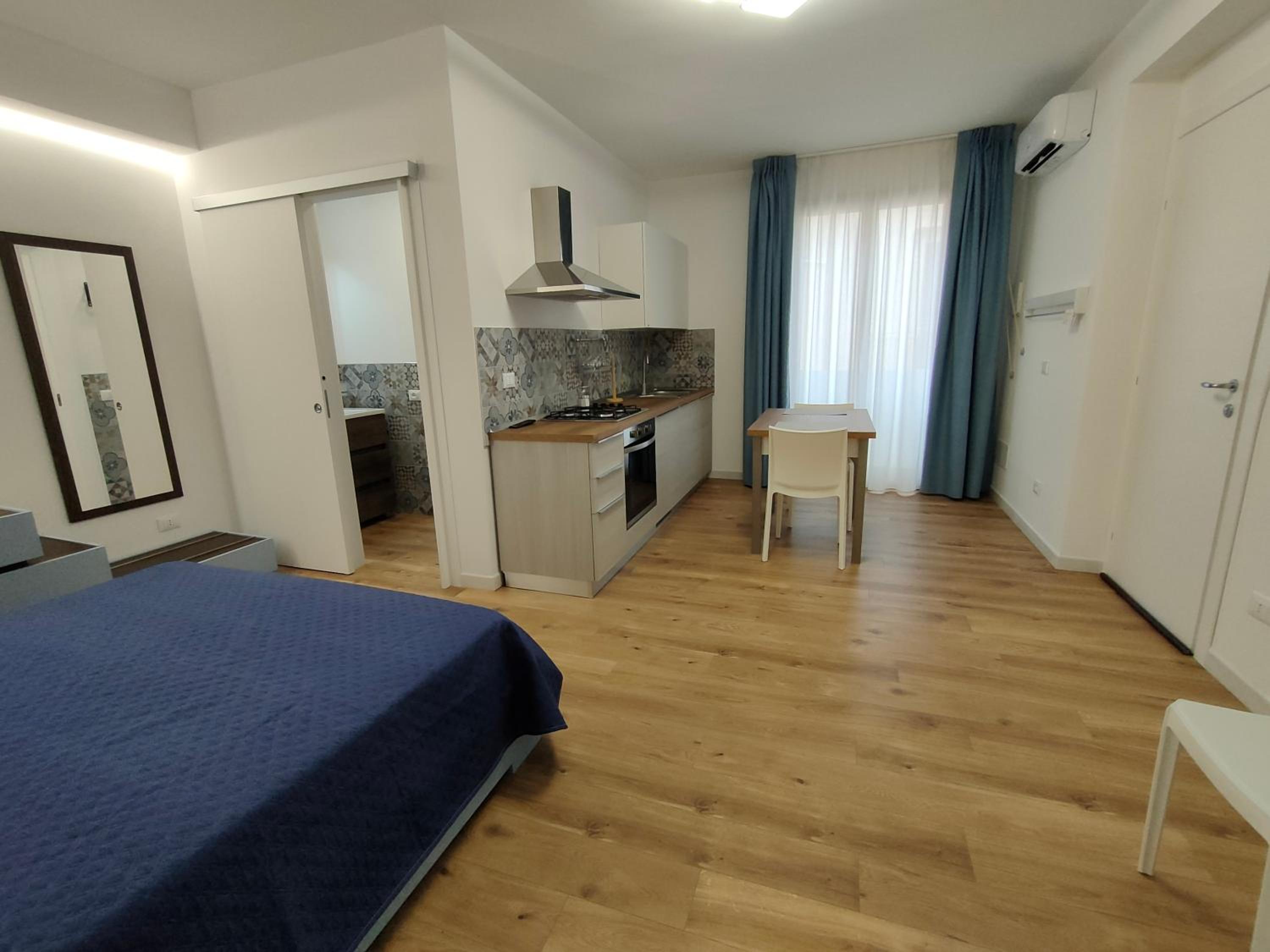 One-Bedroom Apartment photo 2