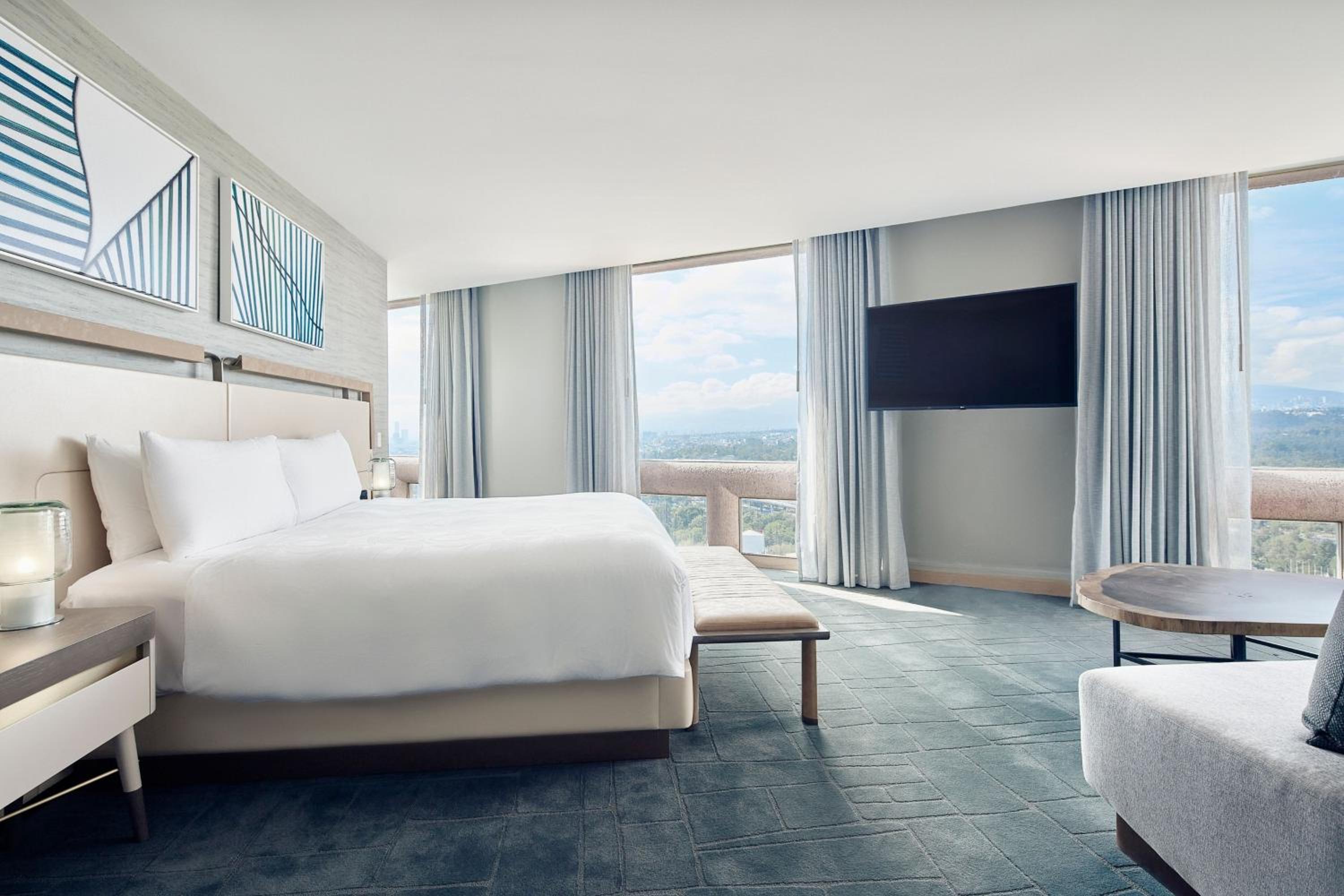 One-Bedroom Presidential Suite - Executive Lounge Access