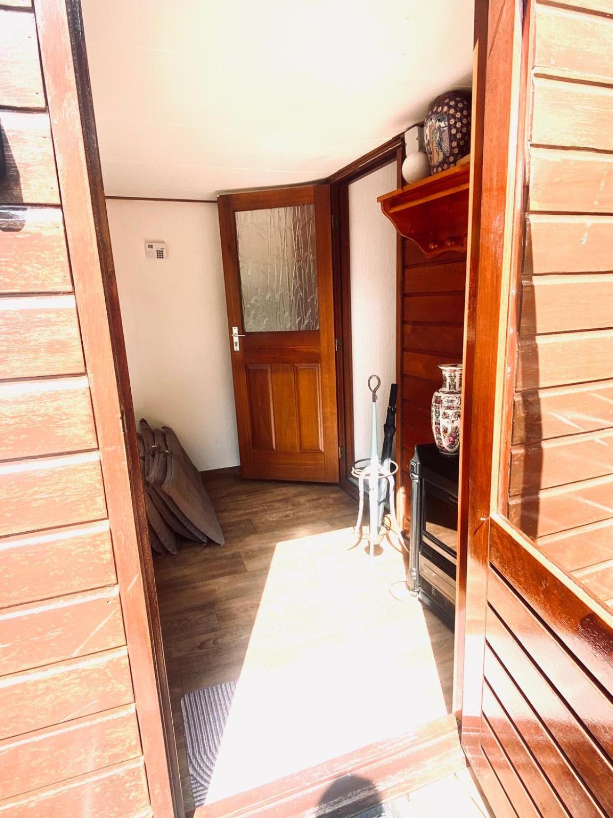 Three-Bedroom Chalet photo 3
