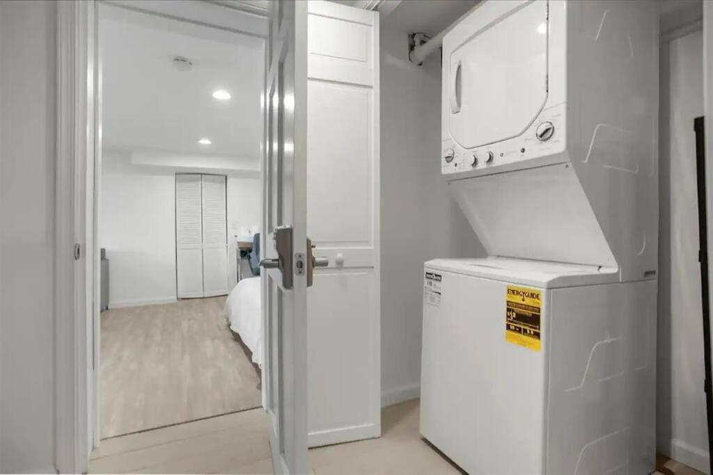 One-Bedroom Guest Suite With a Full Kitchen photo 3