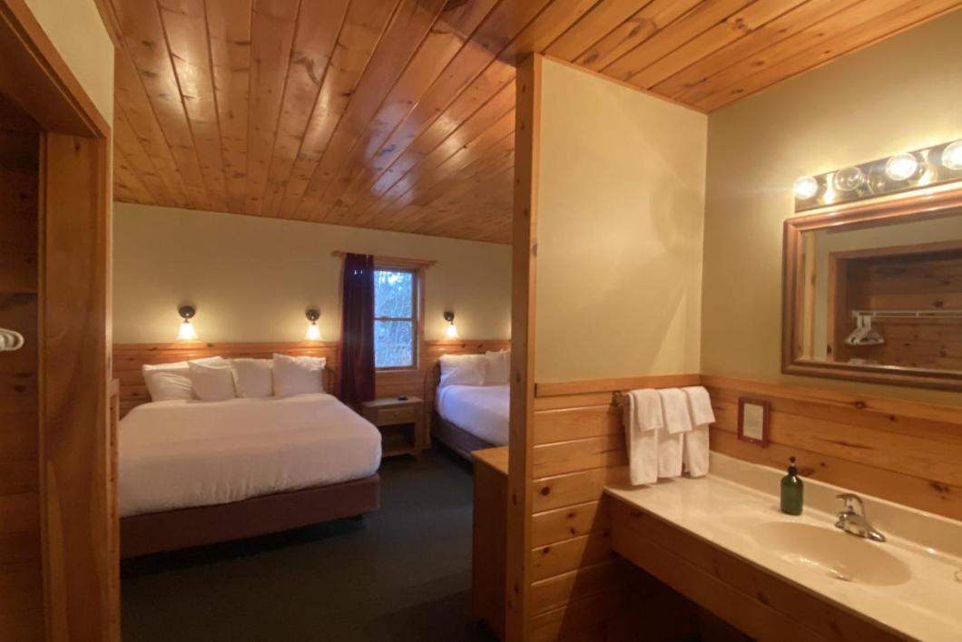 4 Bedroom Gunflint Lake Home photo 2