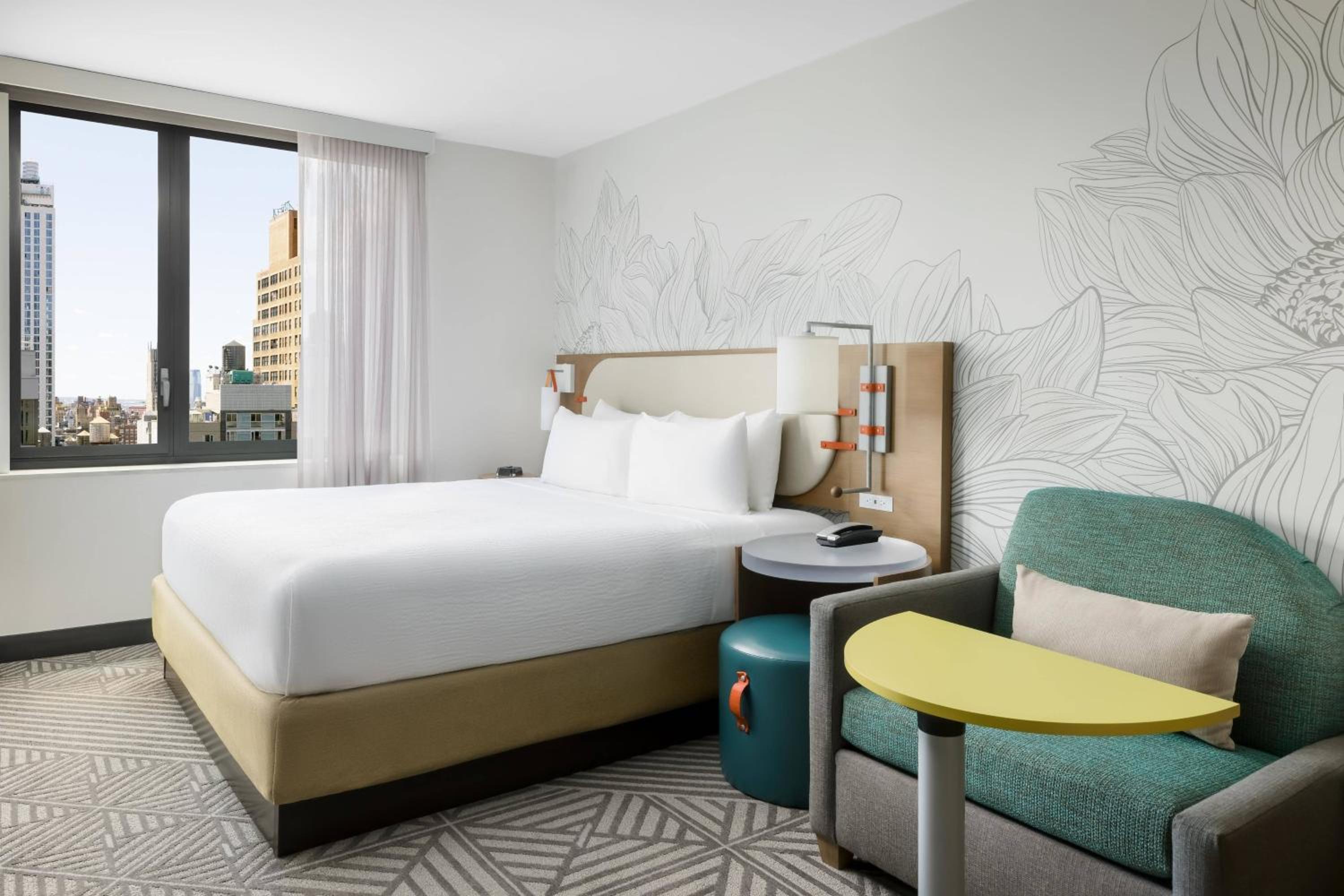 Studio King Room with City View