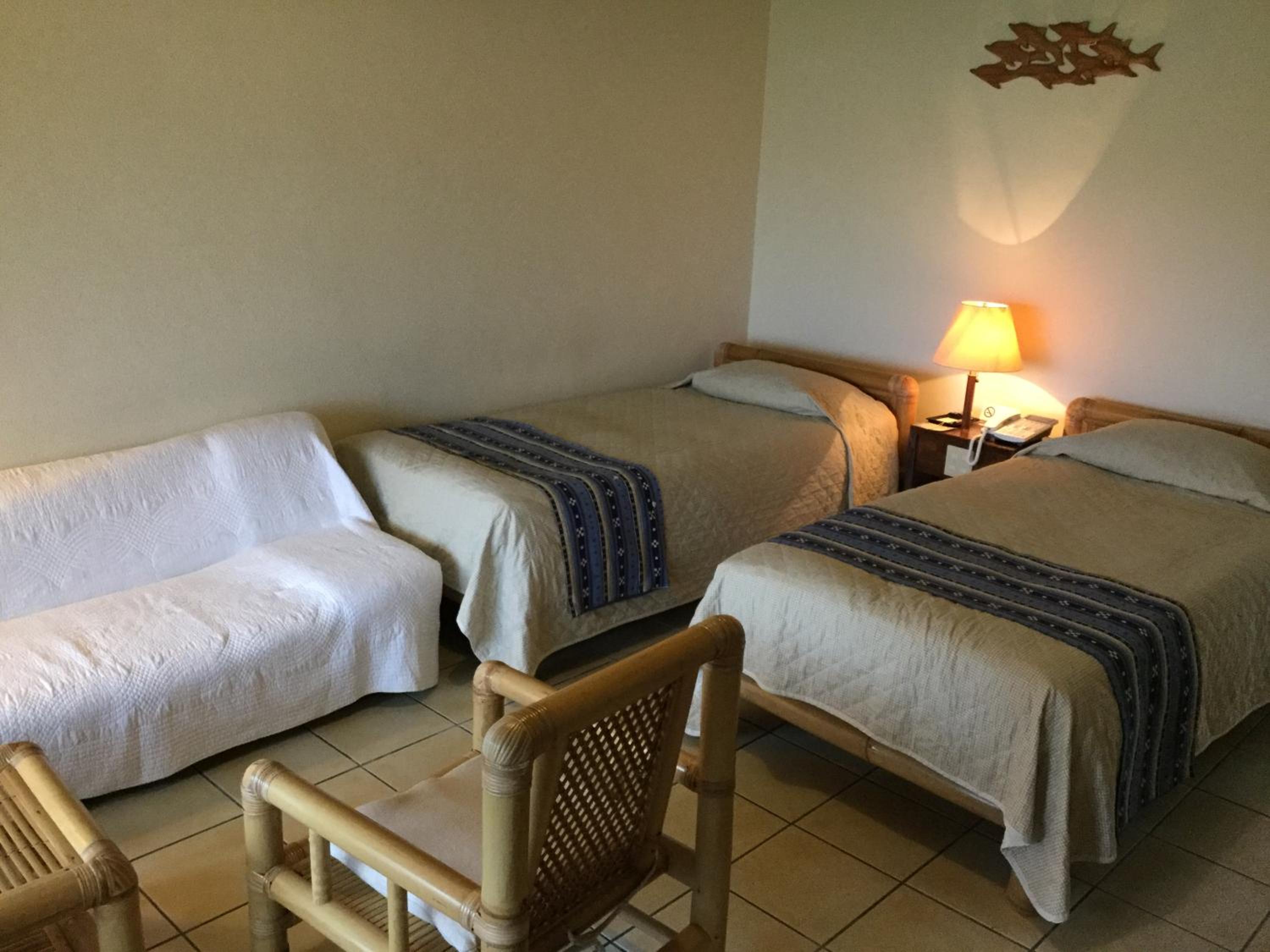 Twin Room with Extra Bed photo 1