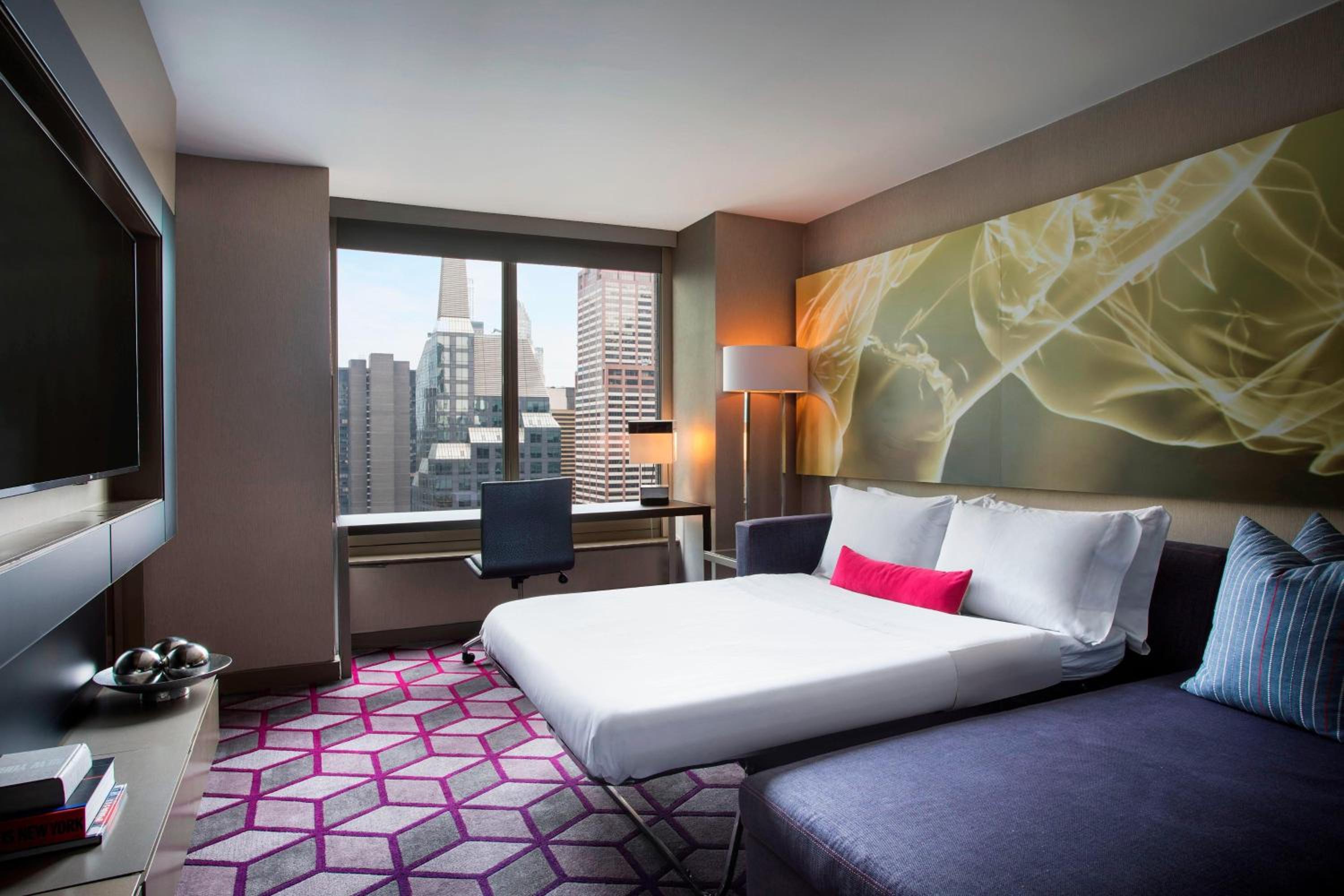 Marvelous Suite, 1 King, Sofa bed, Broadway view photo 3
