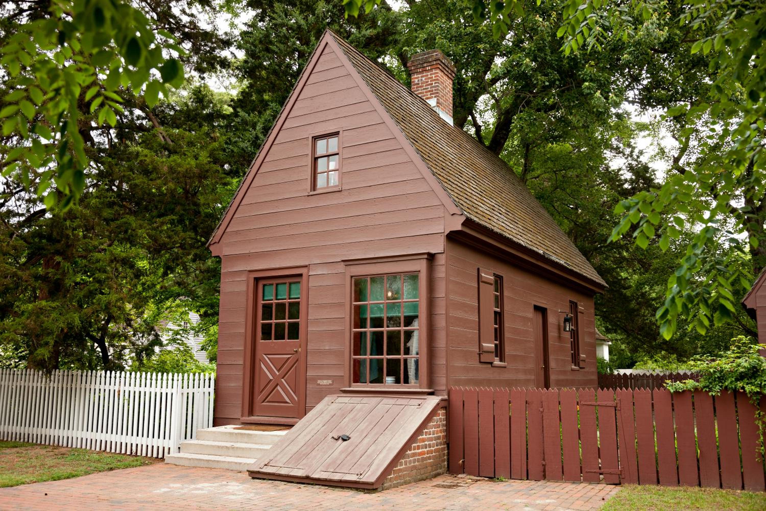 Two-Bedroom Deluxe Colonial House with the Living Room