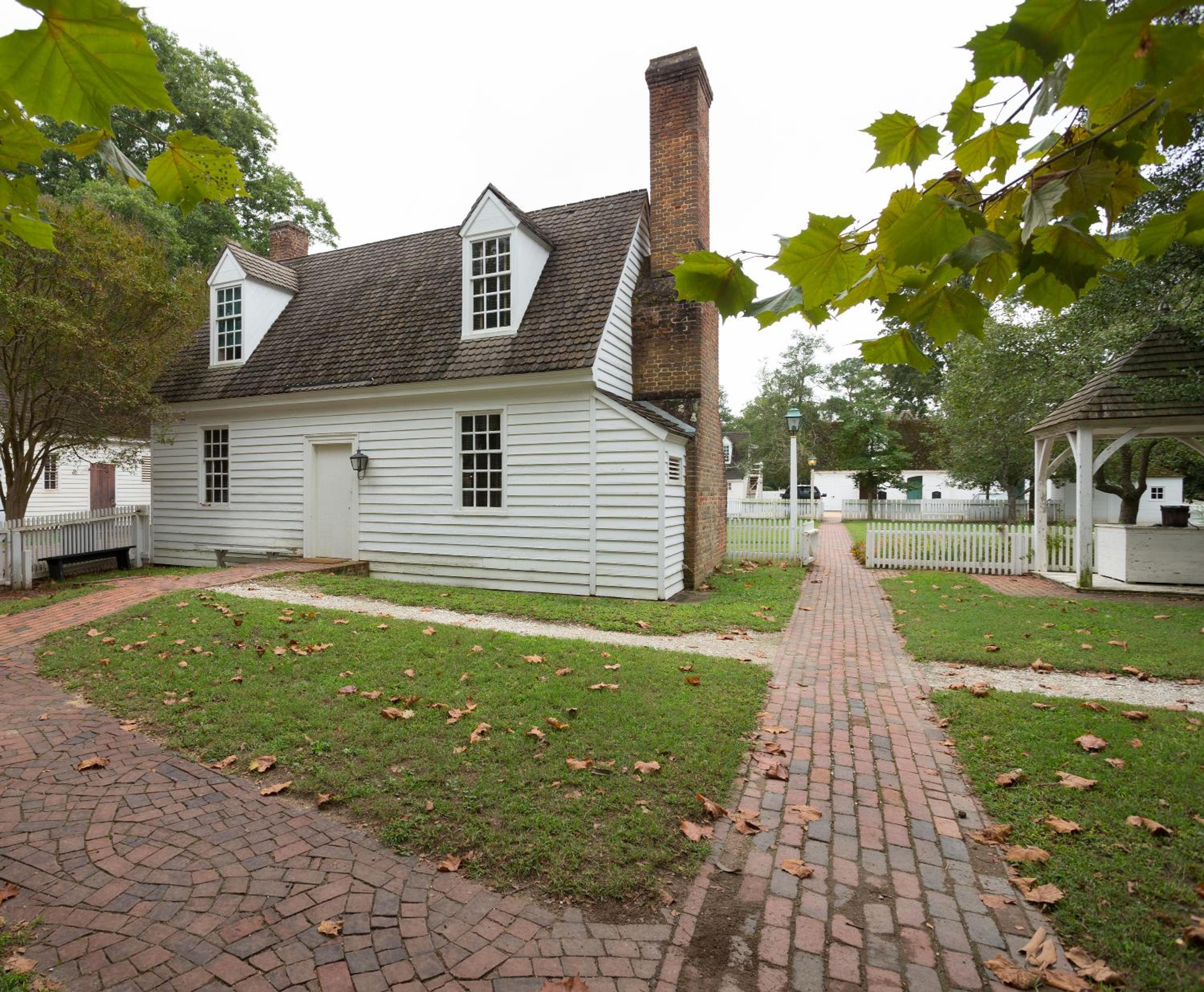 Deluxe Two-Bedroom Colonial House  with the Garden View  photo 1